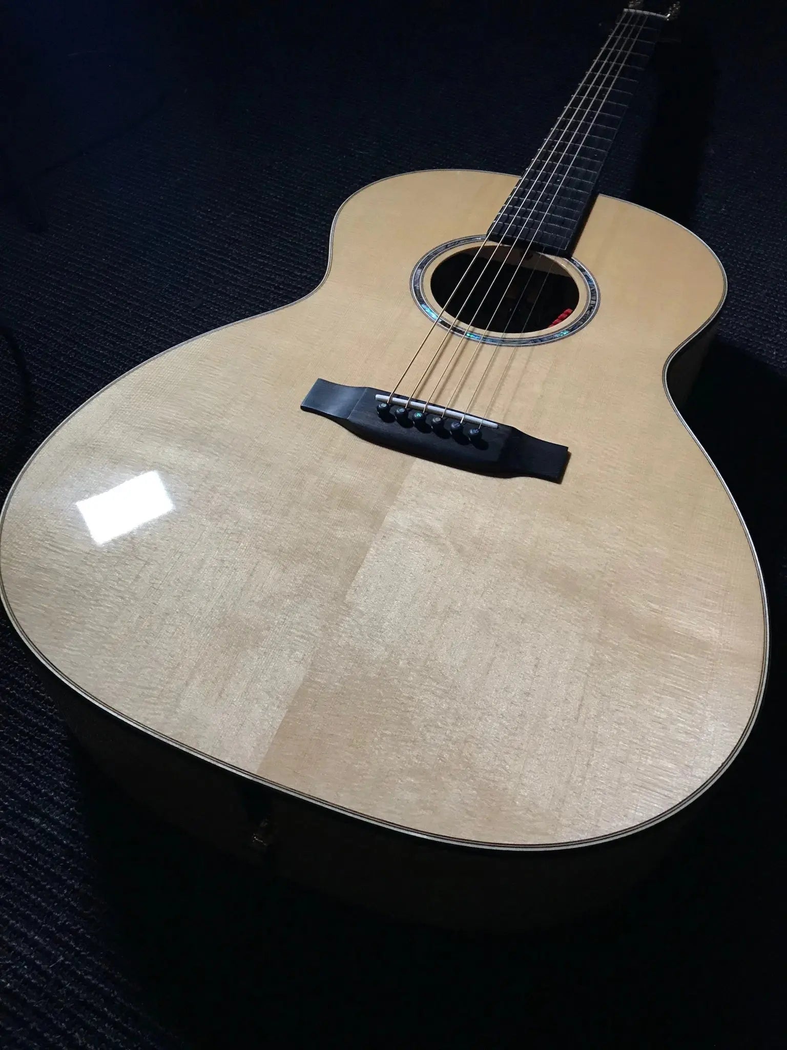 Auden Artist 45 Chester Maple Fullbody. - Richards Guitars Of Stratford Upon Avon