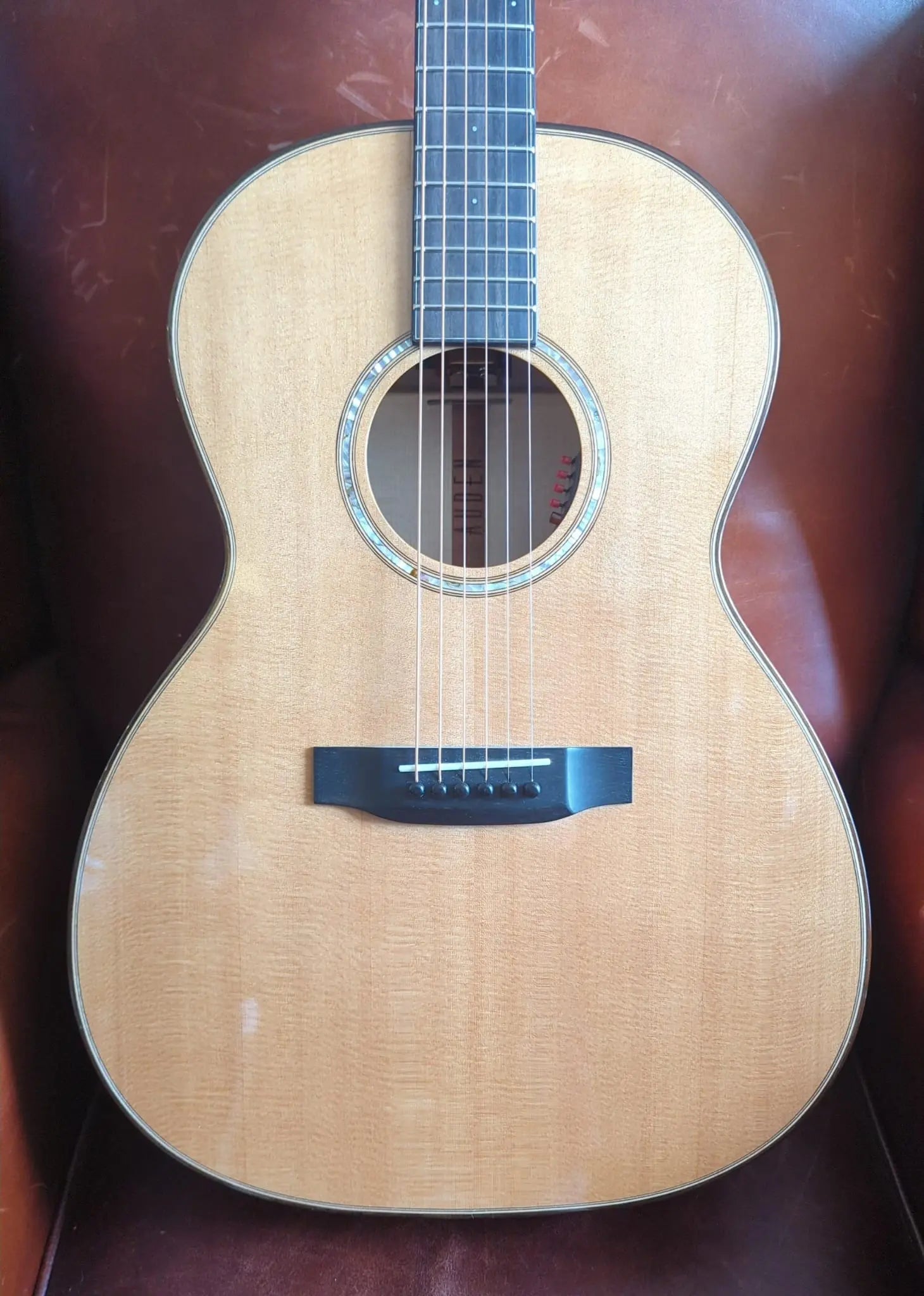 Auden Artist Chester Maple Fullbody (used) - Richards Guitars Of Stratford Upon Avon