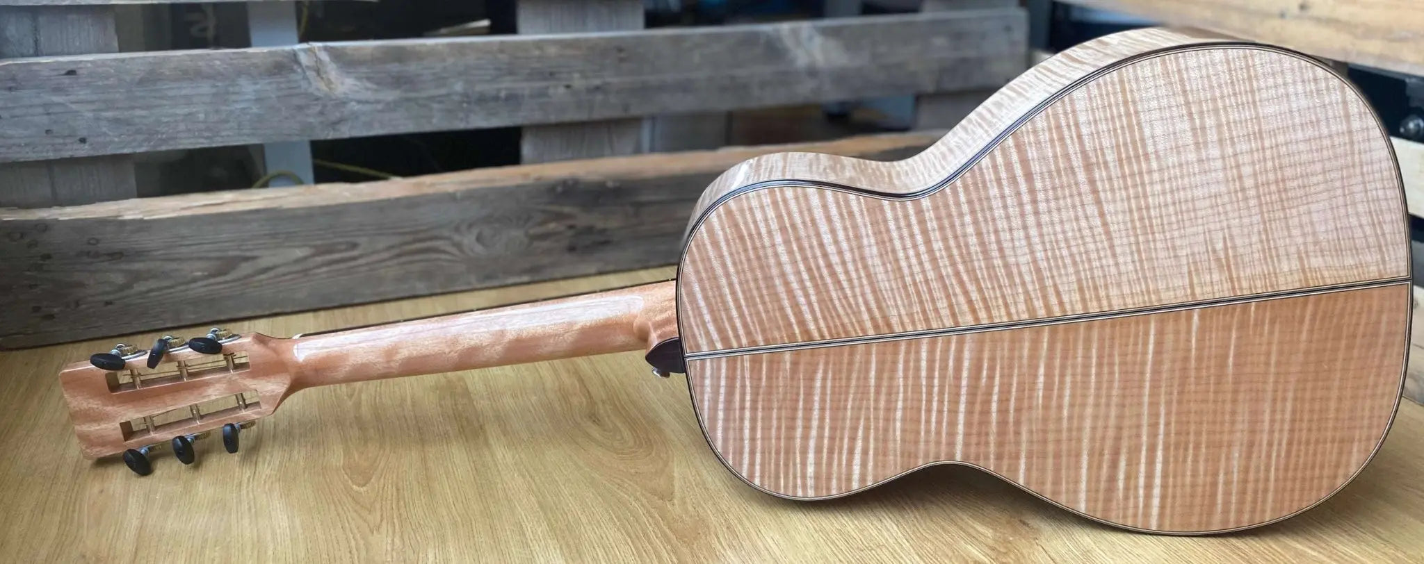 Auden Artist Emily Rose Spruce/Maple. - Richards Guitars Of Stratford Upon Avon