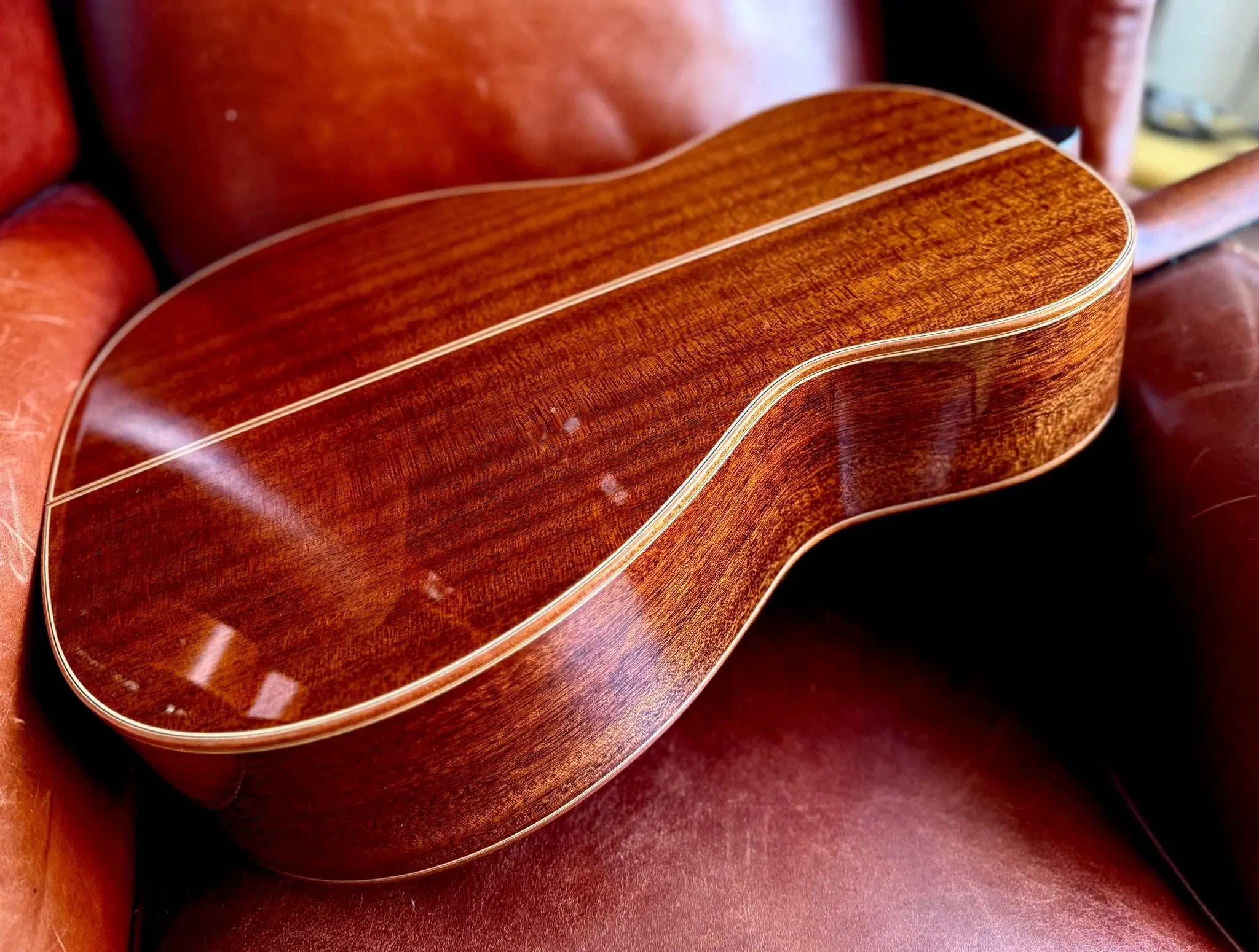 AUDEN MAHOGANY SERIES – EMILY ROSE FULL BODY - Richards Guitars Of Stratford Upon Avon