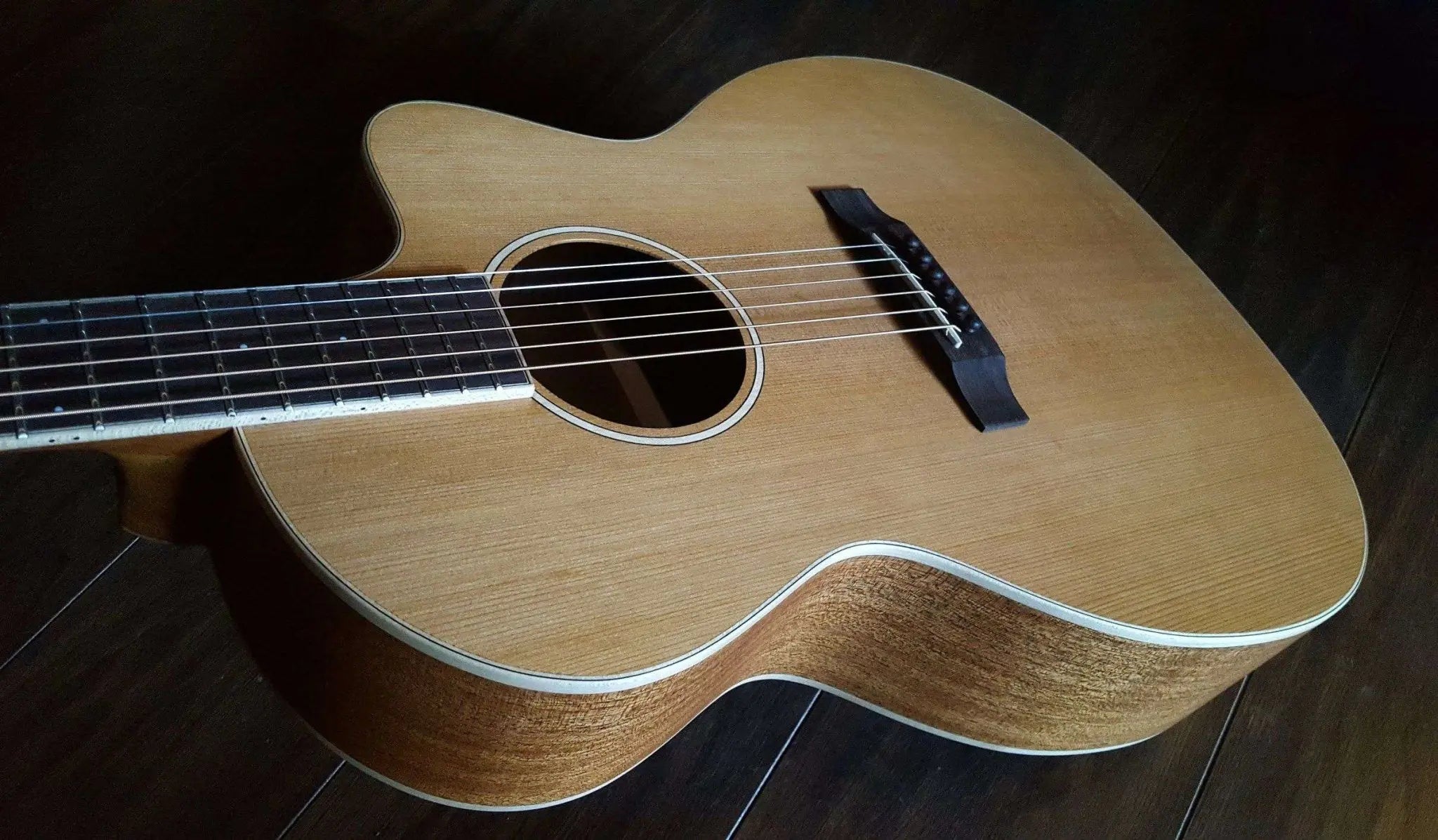 Auden Neo Chester Cutaway. - Richards Guitars Of Stratford Upon Avon