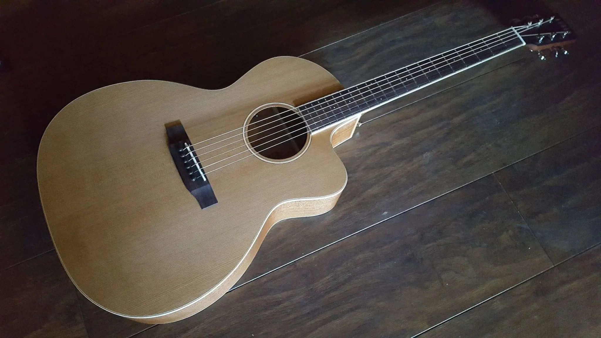 Auden Neo Chester Cutaway. - Richards Guitars Of Stratford Upon Avon