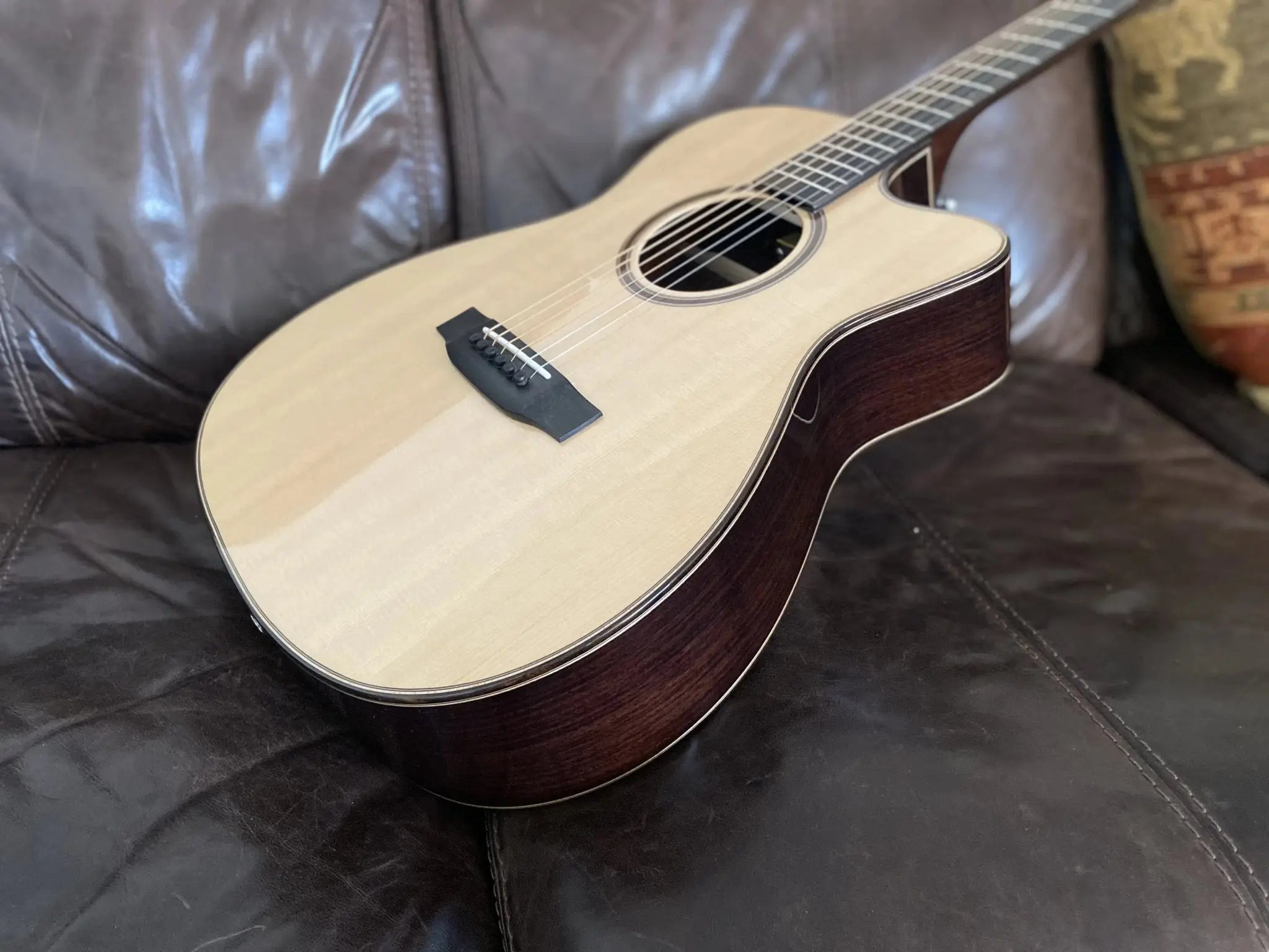 Auden Rosewood Bowman Spruce Top Cutaway Electro Acoustic Guitar - Richards Guitars Of Stratford Upon Avon