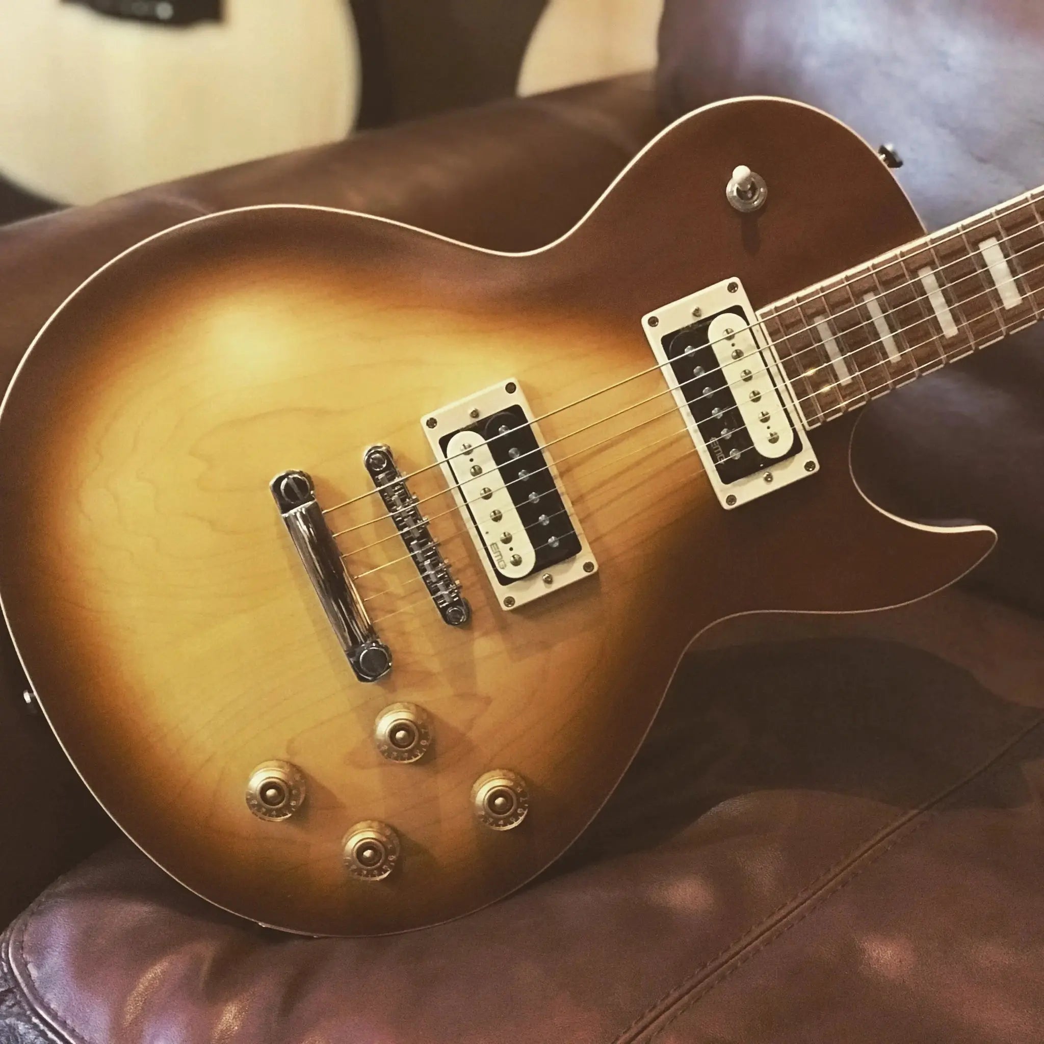 Cort CR300 Aged Vintage Burst - Richards Guitars Of Stratford Upon Avon