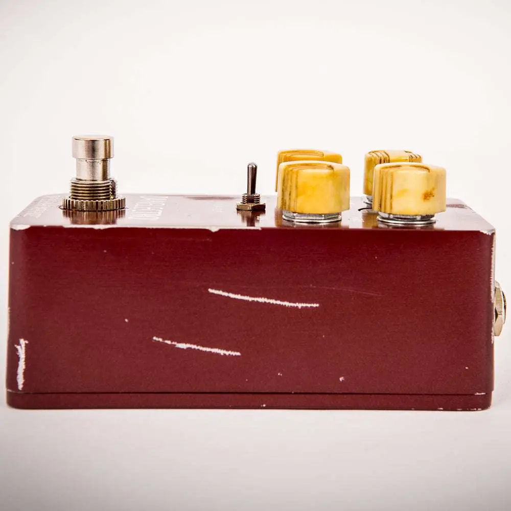 Danelectro 'Eisenhower Fuzz' Pedal - Richards Guitars Of Stratford Upon Avon