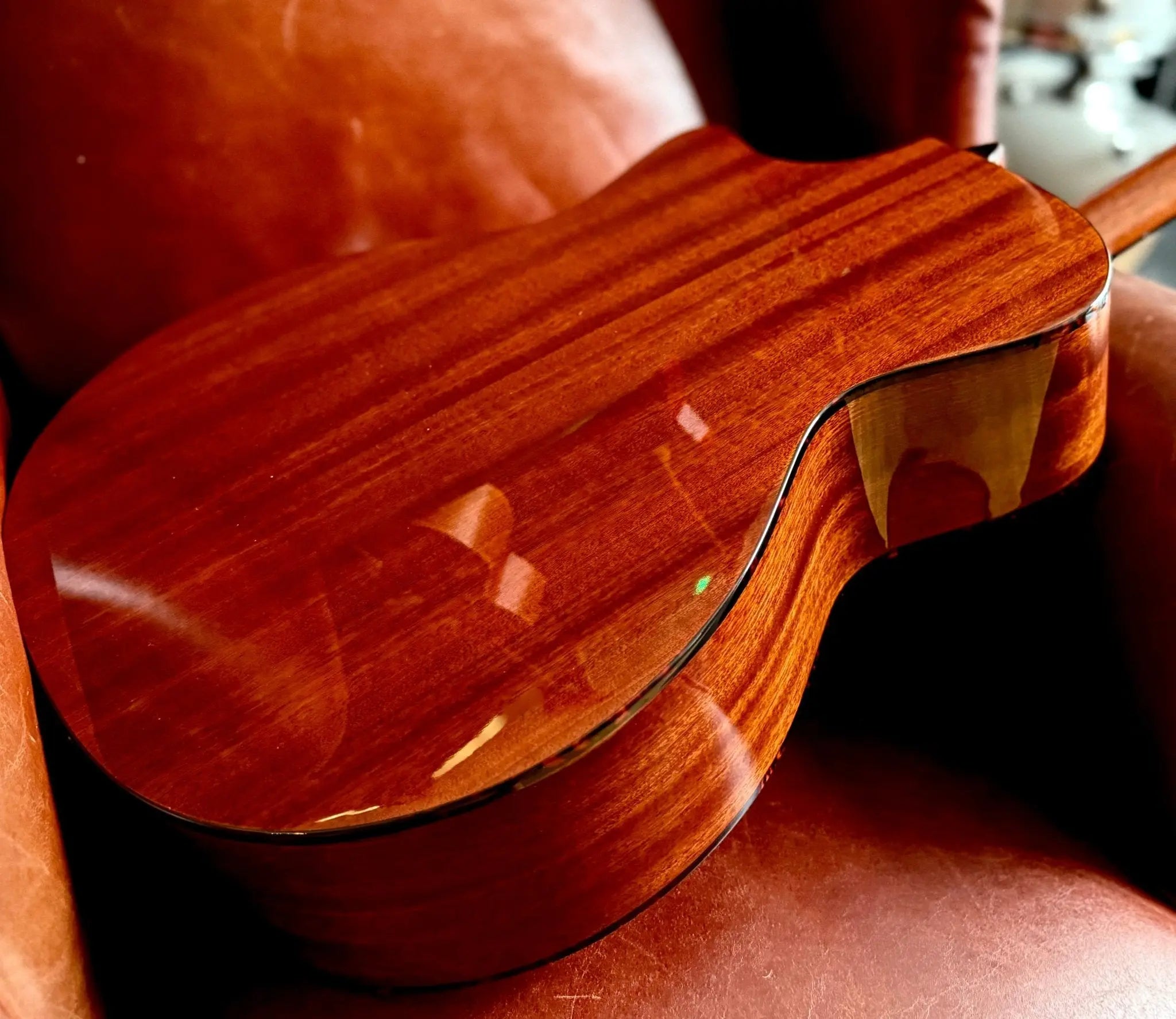 Eastman AC122 - 1CE - DLX (Price inc. Custom Pro Setup Package) - Richards Guitars Of Stratford Upon Avon