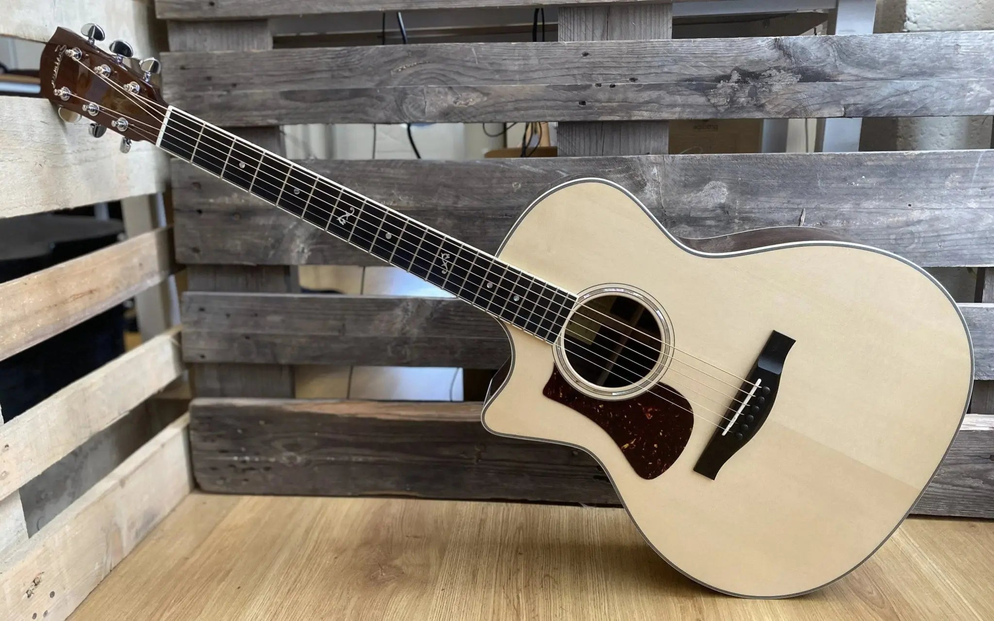Eastman AC422LCE Grand Auditorium w/ cutaway and LR Baggs VTC Left Handed (Price inc. Custom Pro Setup Package) - Richards Guitars Of Stratford Upon Avon