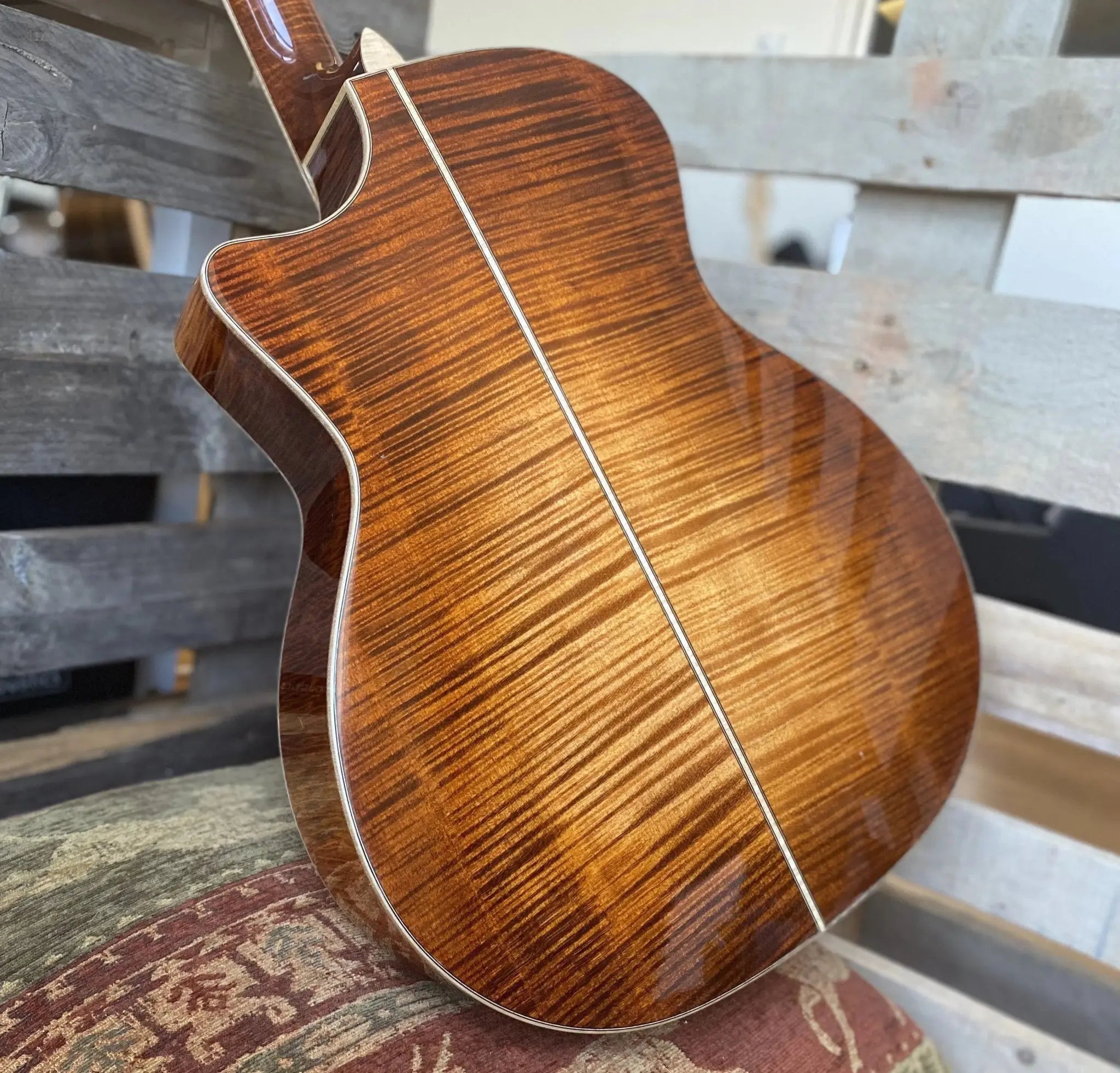 Eastman AC622CE Grand Auditorium w/ cutaway (Price inc. Custom Pro Setup Package) - Richards Guitars Of Stratford Upon Avon