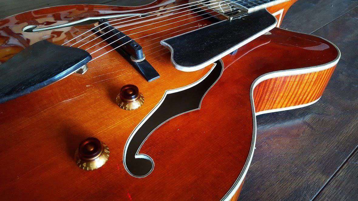 Eastman AR580CE HB (Price inc. Custom Pro Setup Package) - Richards Guitars Of Stratford Upon Avon