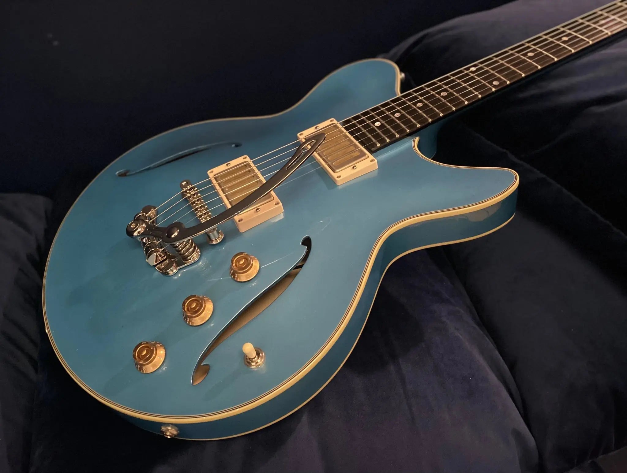 Eastman Romeo LA Celestine Blue (Price inc. Custom Pro Setup Package) - Richards Guitars Of Stratford Upon Avon