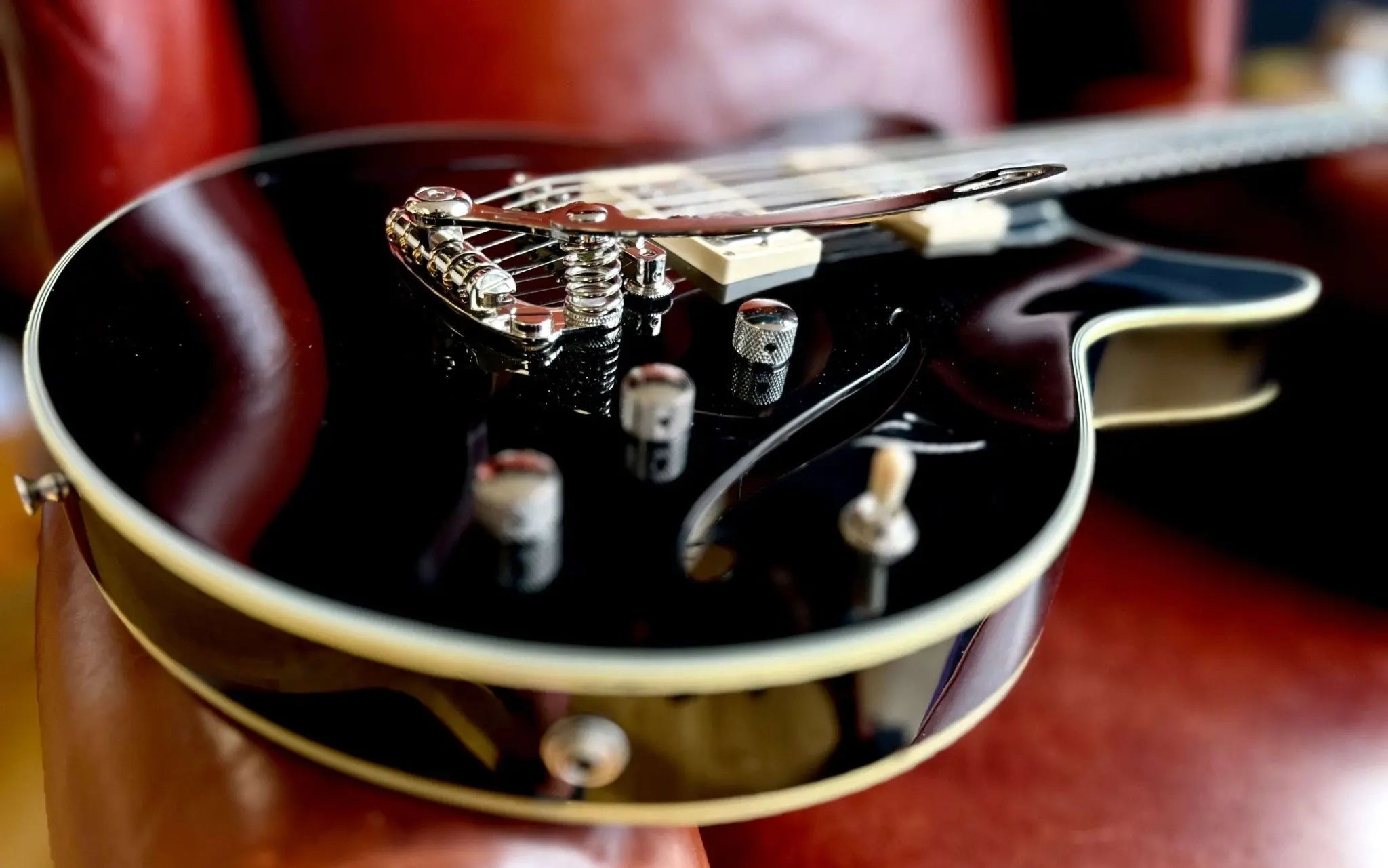 Eastman Romeo NYC, Electric guitar (Price inc. Custom Pro Setup Package) - Richards Guitars Of Stratford Upon Avon