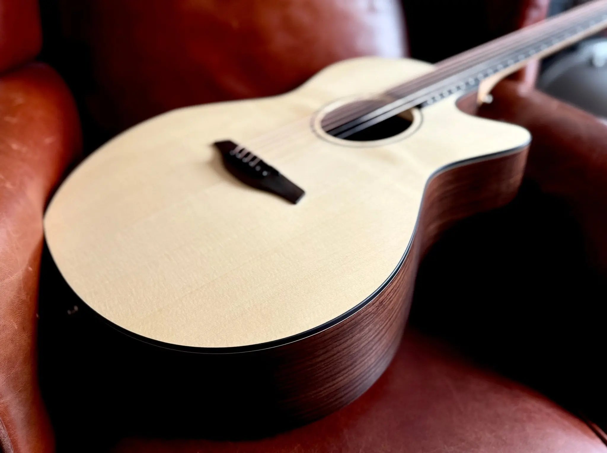 Furch Violet Deluxe Gc ER Deluxe Engelmann Spruce With Rosewood Back & Sides Acoustic Guitar (2025 CNR Active Upgrade Model) - Richards Guitars Of Stratford Upon Avon