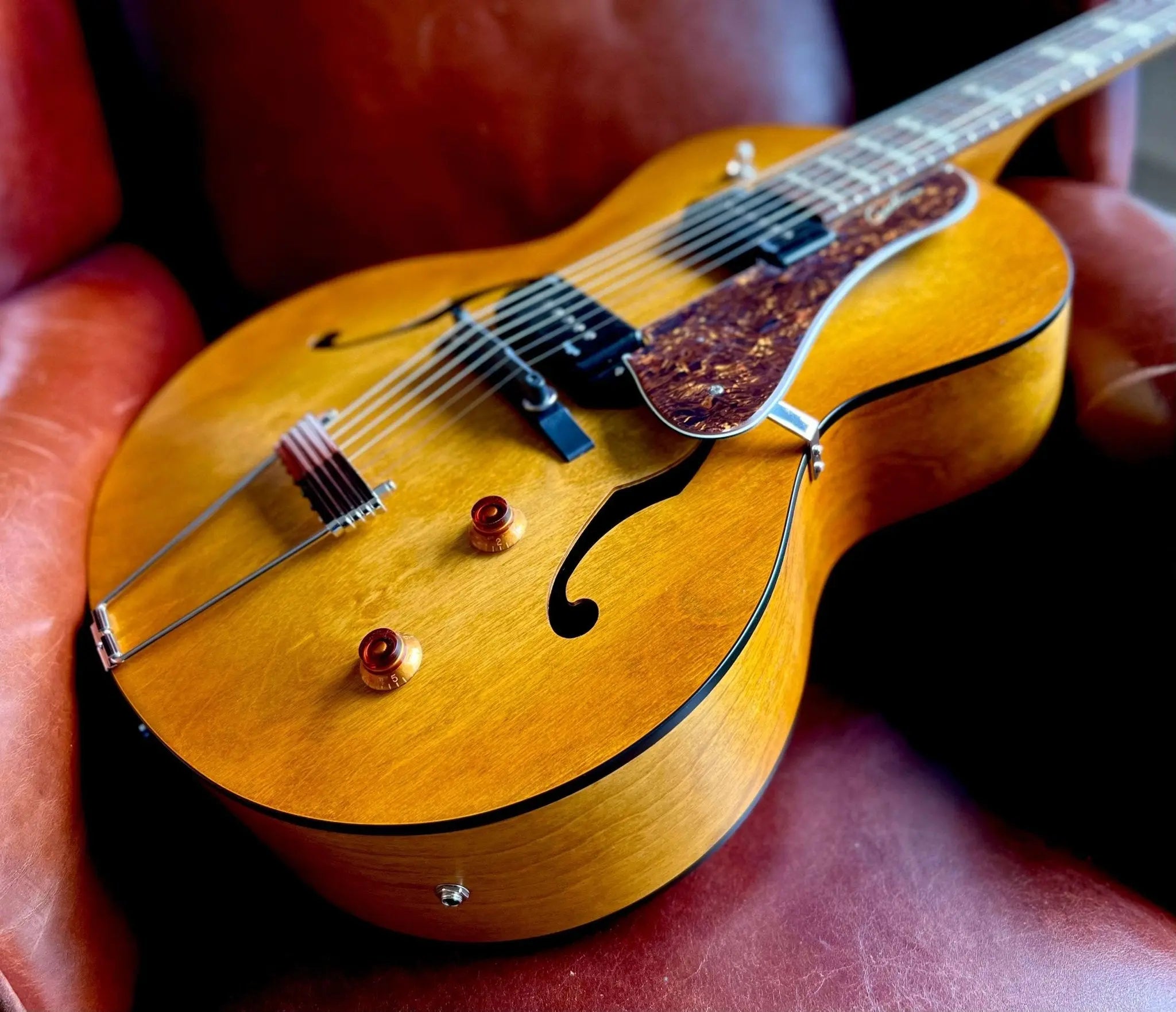 Godin 5th Avenue Jumbo P90 Semi - Acoustic Guitar ~ Harvest Gold - Richards Guitars Of Stratford Upon Avon