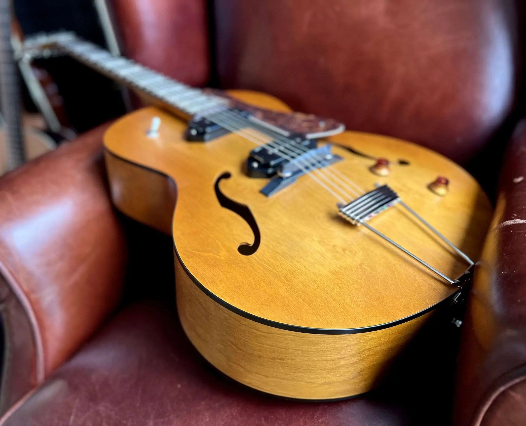 Godin 5th Avenue Jumbo P90 Semi - Acoustic Guitar ~ Harvest Gold - Richards Guitars Of Stratford Upon Avon