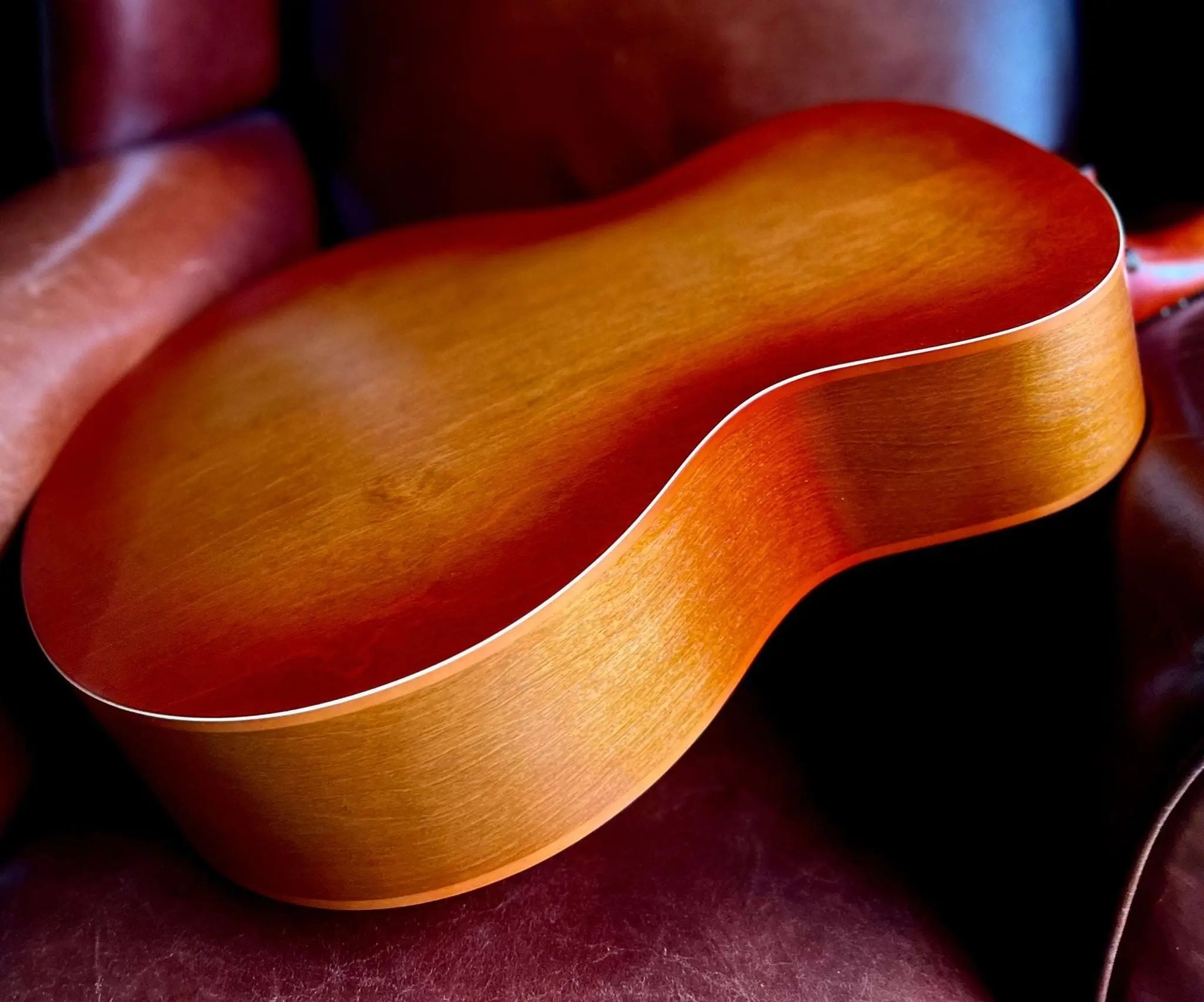 Godin 5th Avenue Jumbo Semi - Acoustic Guitar ~ Memphis Sun - Richards Guitars Of Stratford Upon Avon