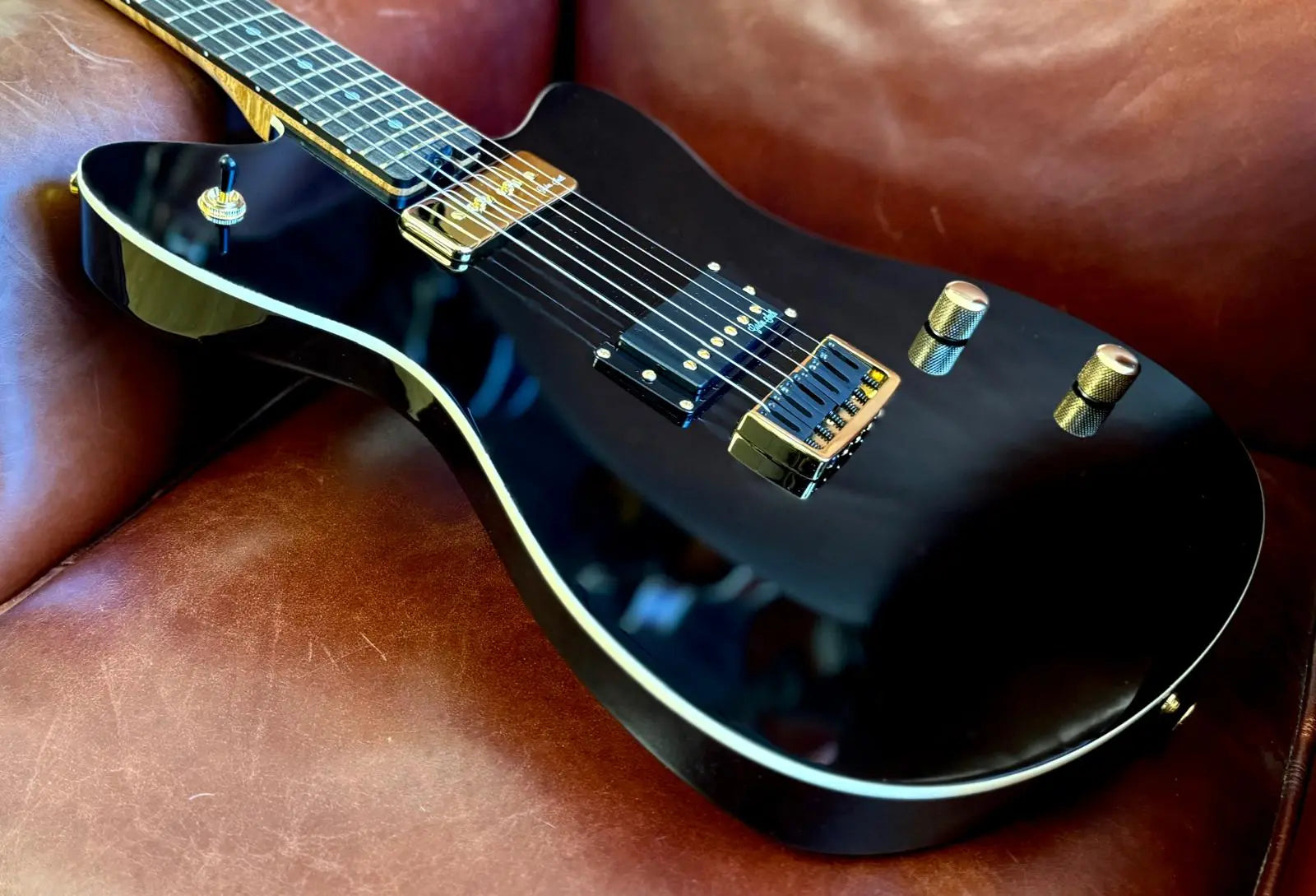Gordon Smith Gatsby Deluxe - Jet Black - Richards Guitars Of Stratford Upon Avon