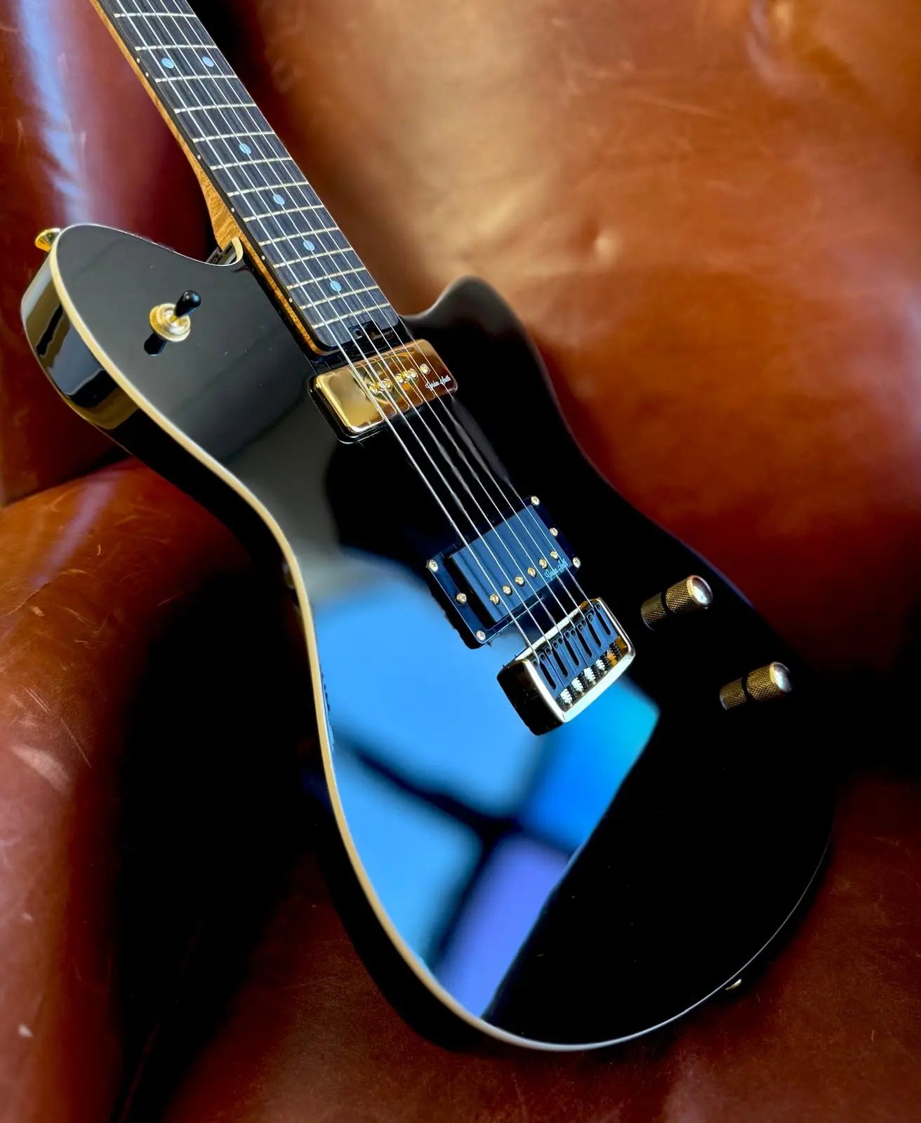 Gordon Smith Gatsby Deluxe - Jet Black - Richards Guitars Of Stratford Upon Avon