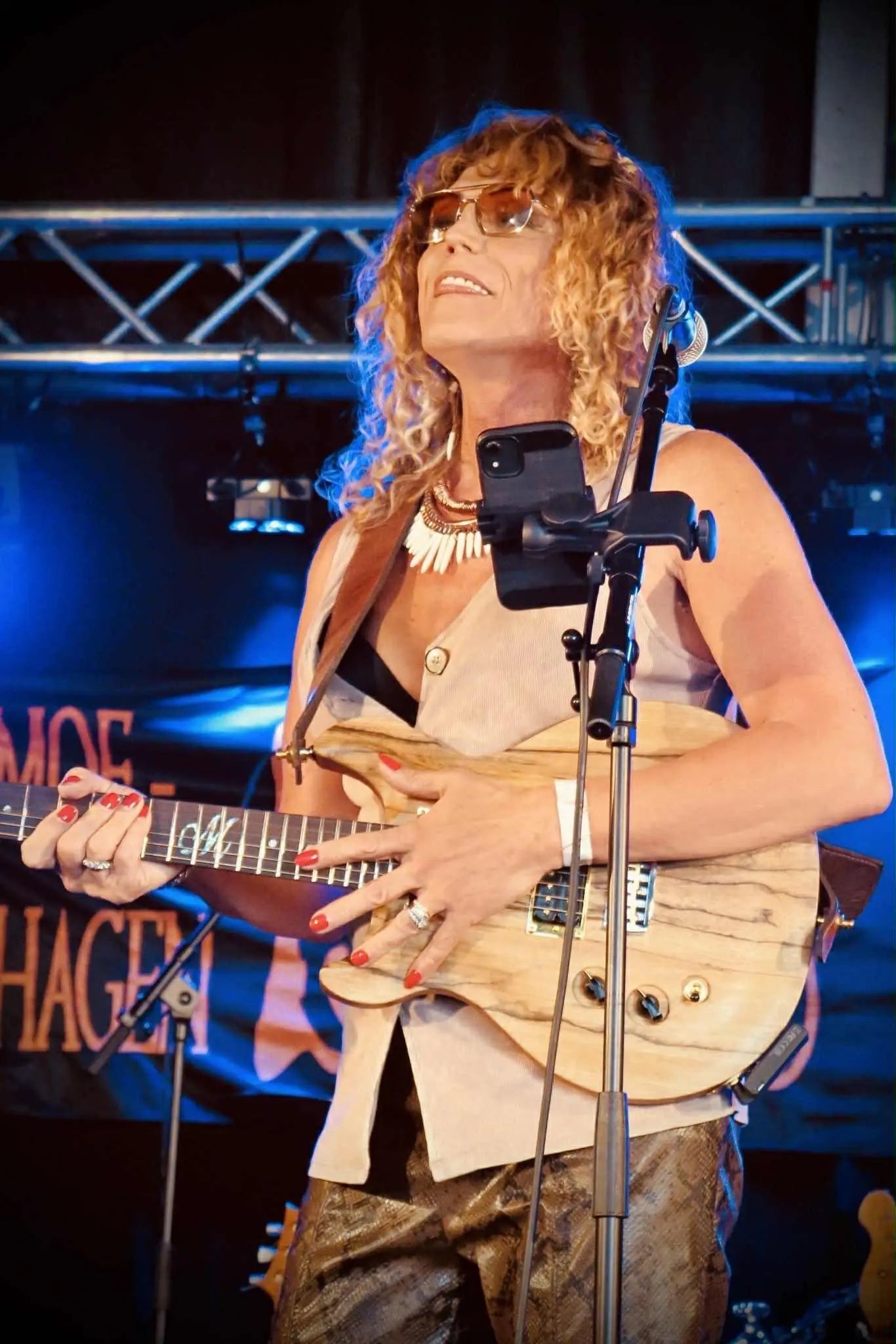 Gordon Smith Michelle Taylor Guitar Inc Hand Made Walsall Strap (As Used By Michelle Taylor) - Richards Guitars Of Stratford Upon Avon