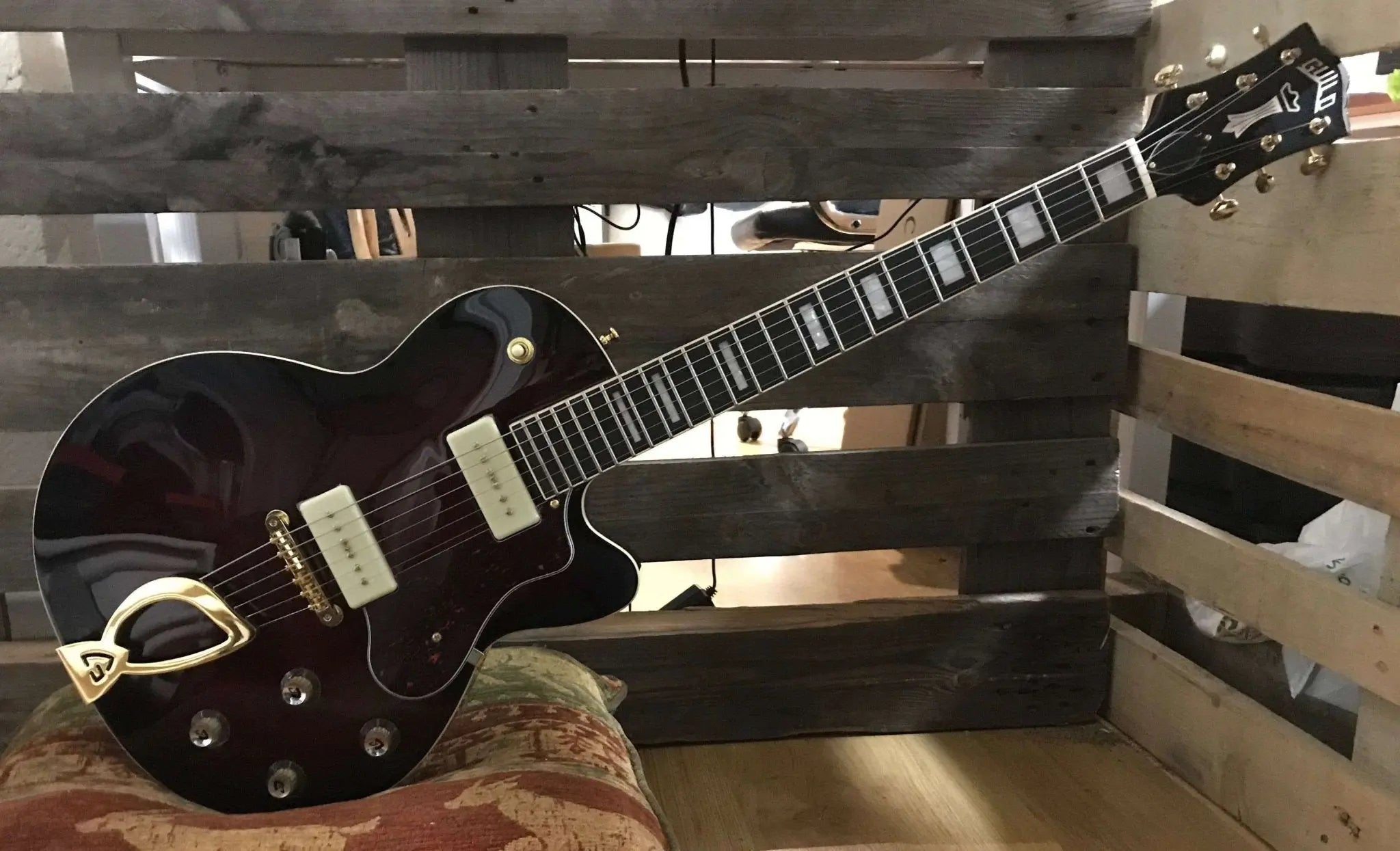 Guild ARISTOCRAT P90 VSB - Richards Guitars Of Stratford Upon Avon