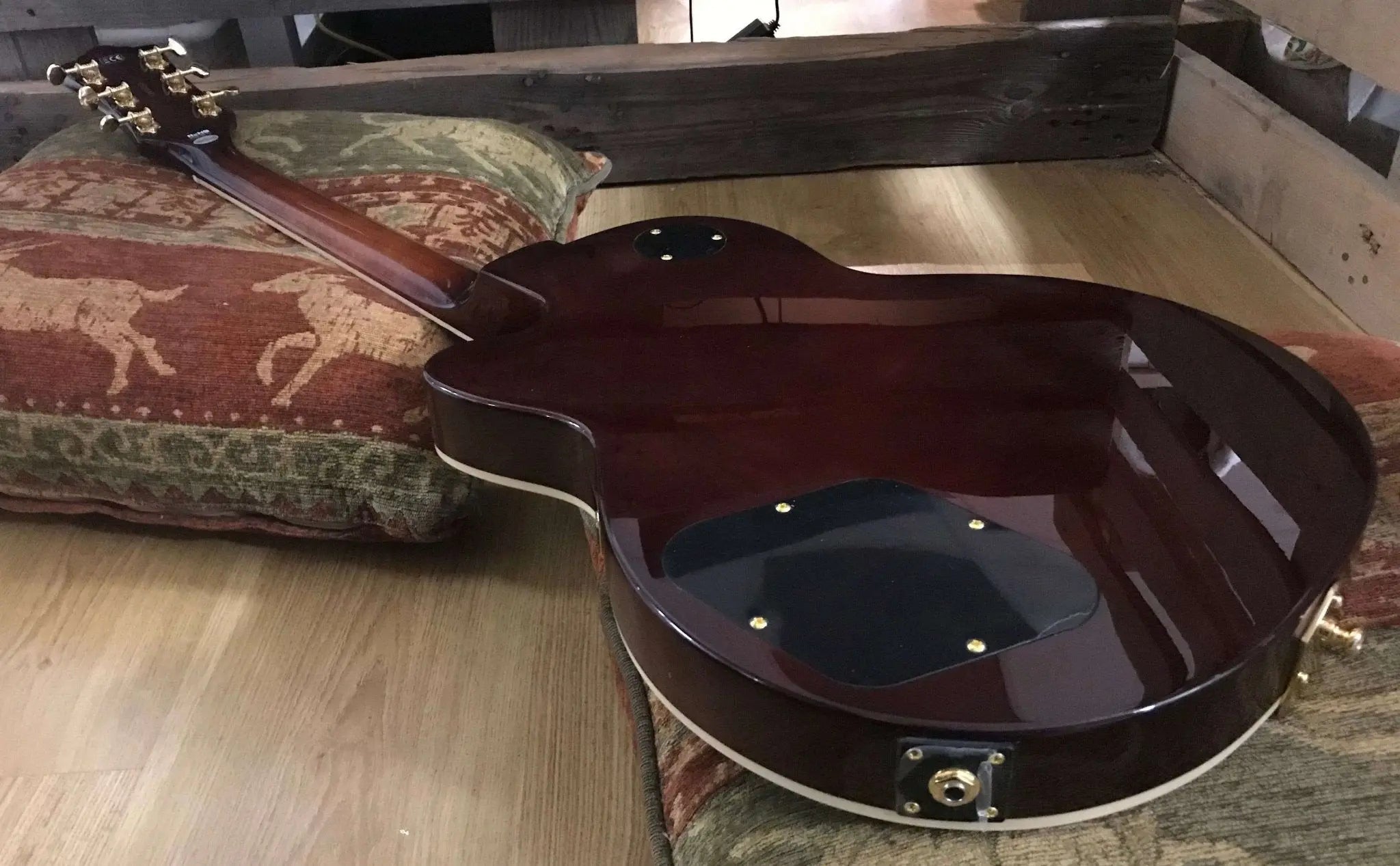 Guild ARISTOCRAT P90 VSB - Richards Guitars Of Stratford Upon Avon