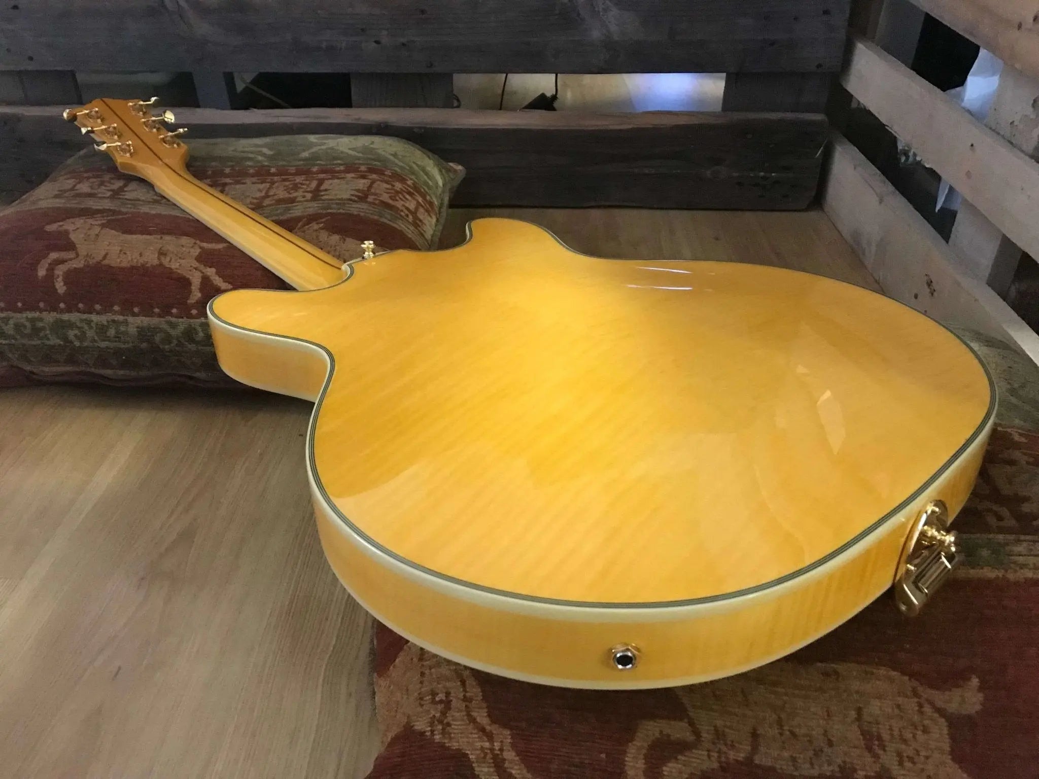 Guild STARFIRE VI FLAME MAPLE - Richards Guitars Of Stratford Upon Avon