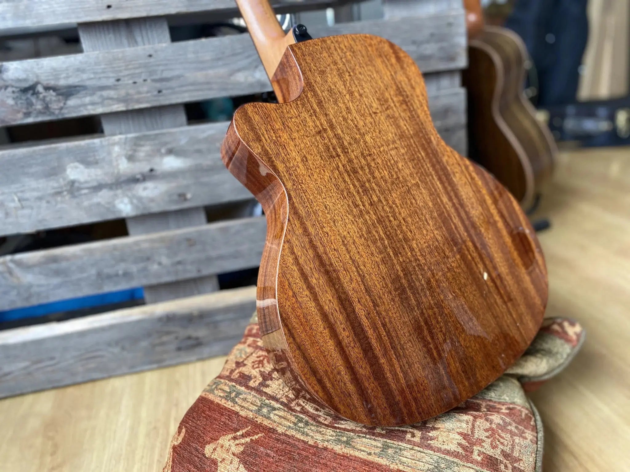 LAG TRAMONTANE 98 T98ACE AUDITORIUM, CUTAWAY, ELECTRO - Richards Guitars Of Stratford Upon Avon