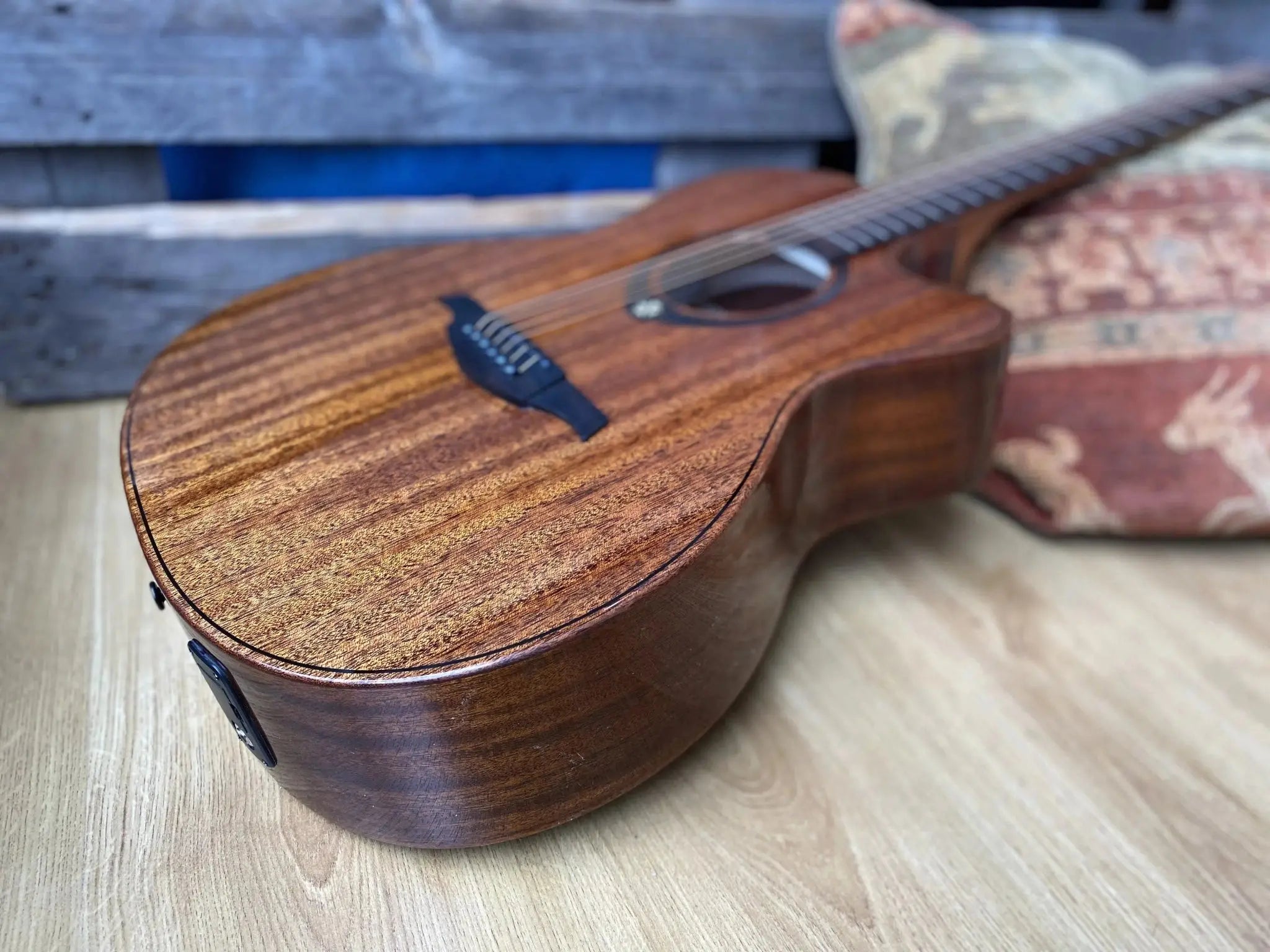 LAG TRAMONTANE 98 T98ACE AUDITORIUM, CUTAWAY, ELECTRO - Richards Guitars Of Stratford Upon Avon