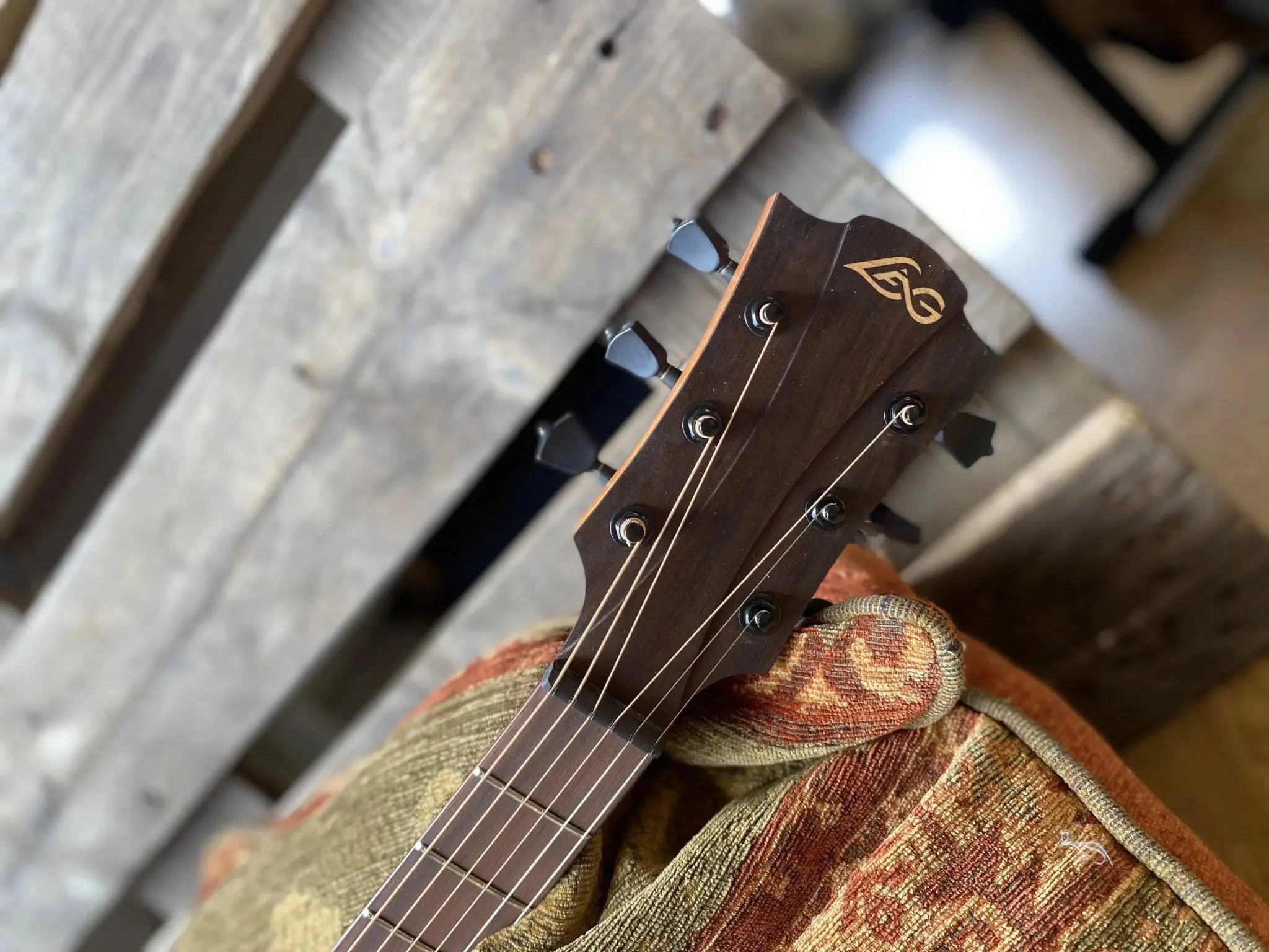 LAG TRAMONTANE 98 T98ACE AUDITORIUM, CUTAWAY, ELECTRO - Richards Guitars Of Stratford Upon Avon