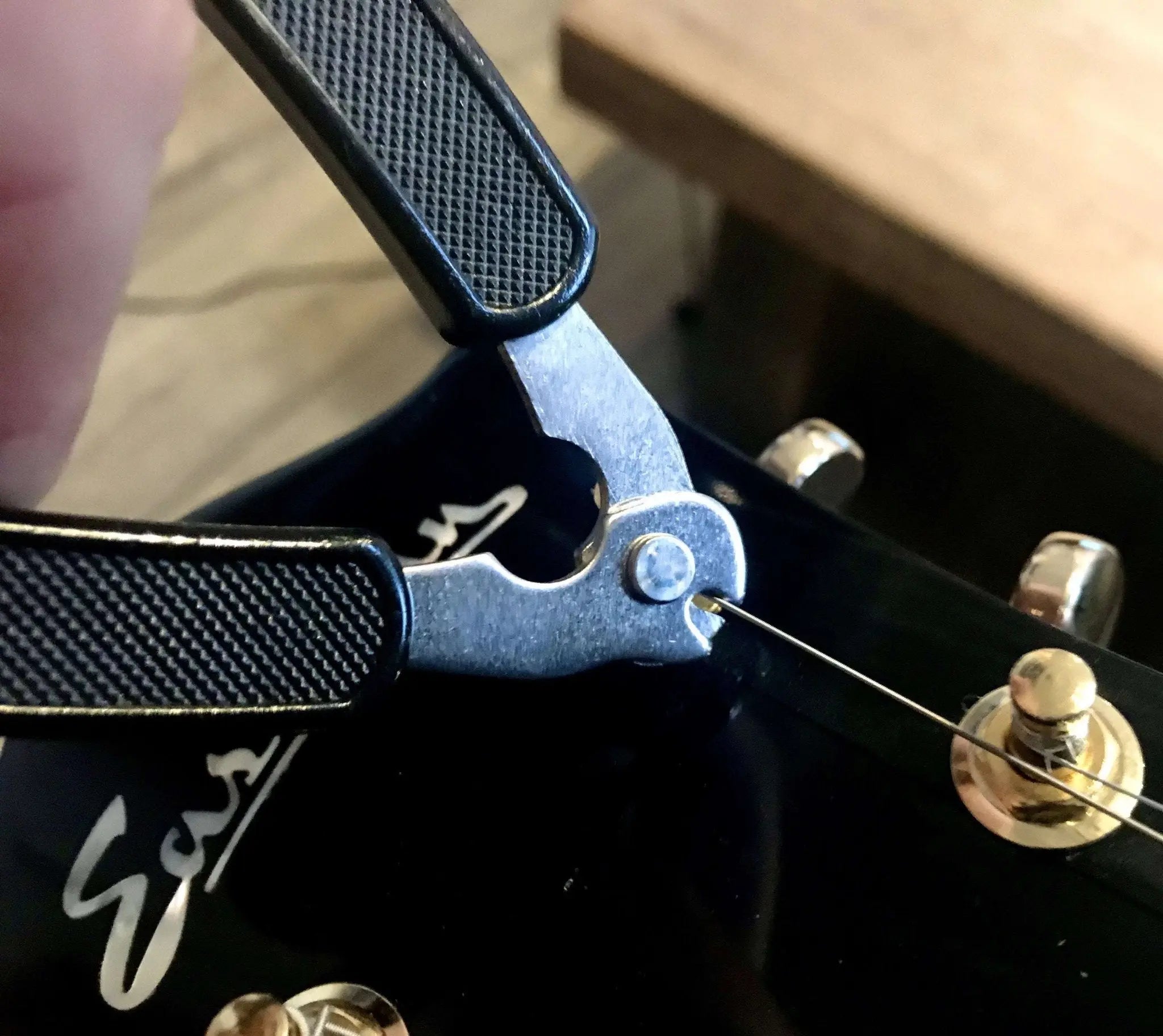SMJ 3 In One String Winder, Peg Remover & String Cutter - Richards Guitars Of Stratford Upon Avon