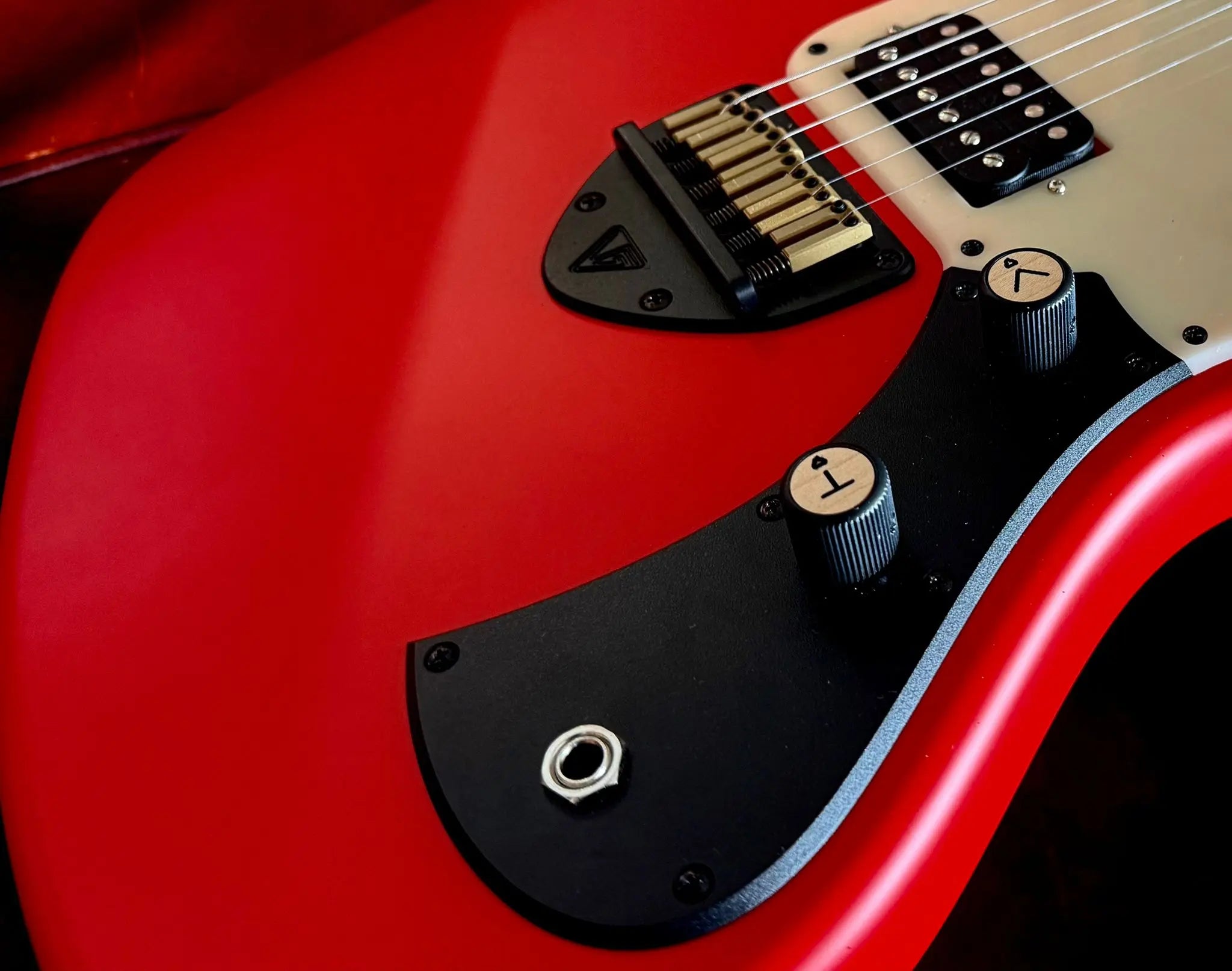 Valiant Jupiter Lipstick Red - Richards Guitars Of Stratford Upon Avon