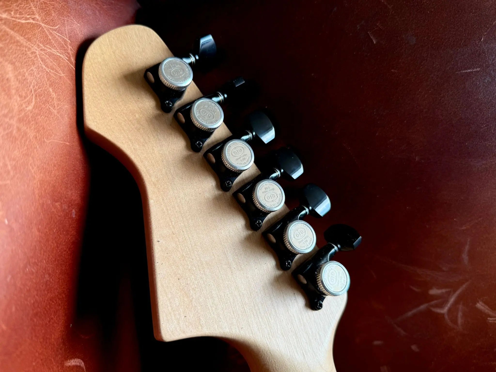 Valiant Jupiter Lipstick Red - Richards Guitars Of Stratford Upon Avon