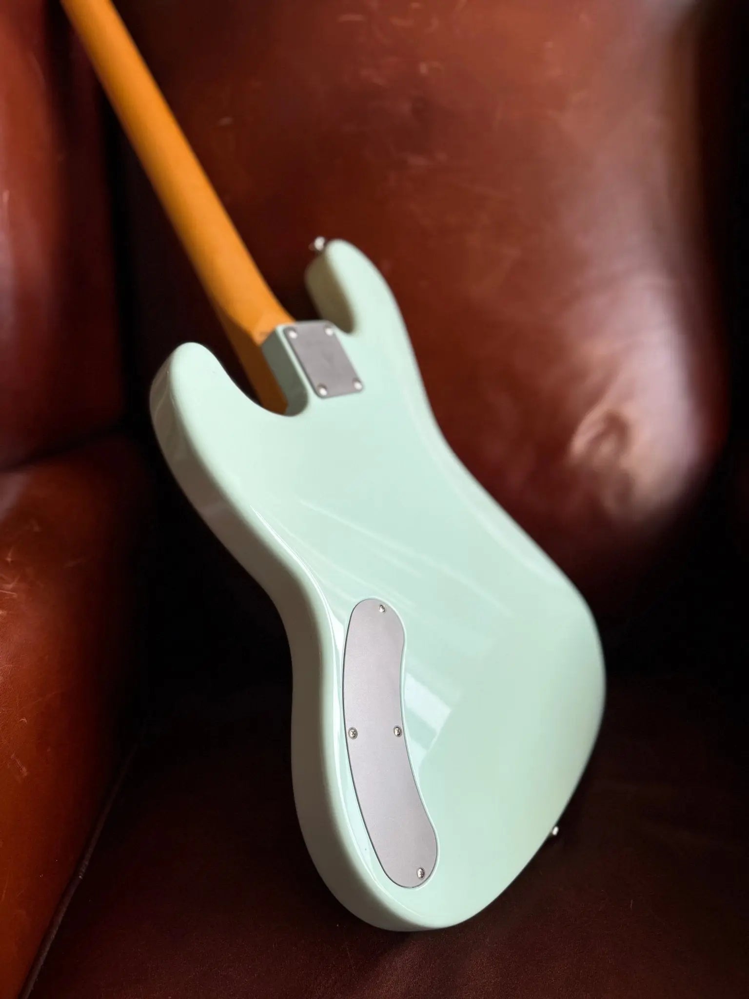 Valiant Mini Bass - Richards Guitars Of Stratford Upon Avon