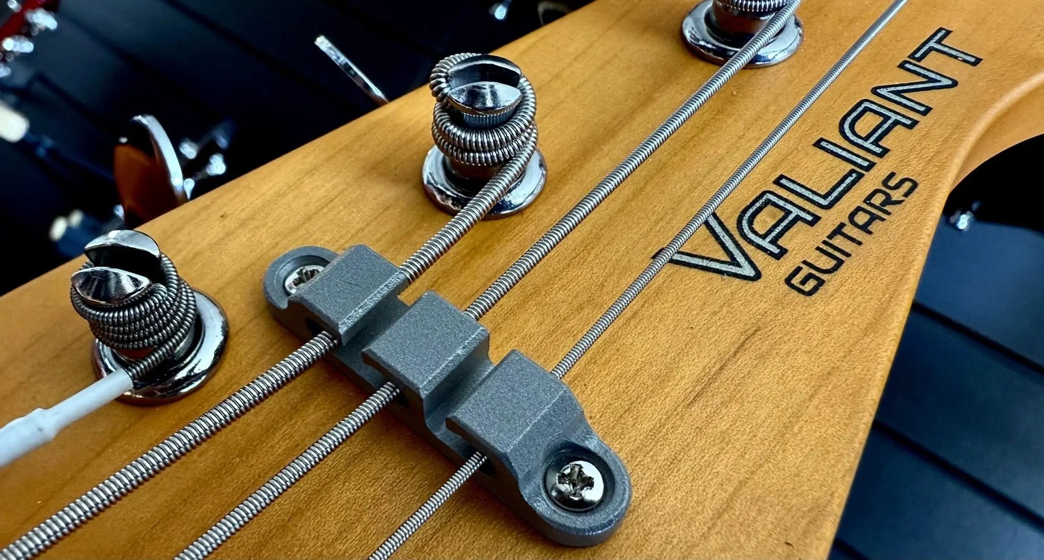 Valiant Mini Bass - Richards Guitars Of Stratford Upon Avon