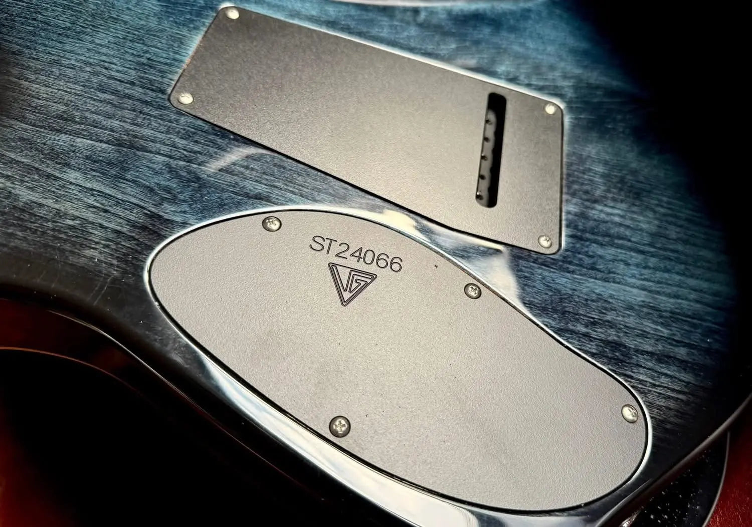 Valiant Soothsayer Malachite Alchemist Custom With Stainless Steel Frets Upgrade - Richards Guitars Of Stratford Upon Avon