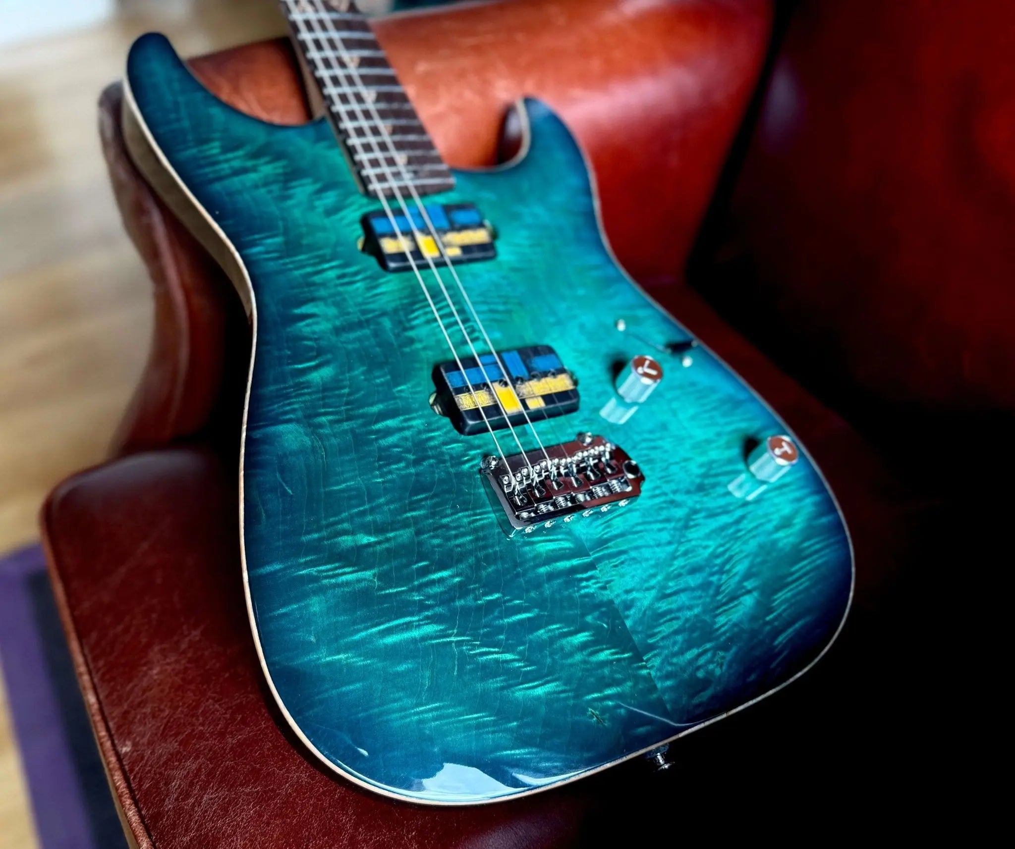 Valiant Soothsayer Malachite Alchemist P90 Custom With Stainless Steel Frets Upgrade - Richards Guitars Of Stratford Upon Avon