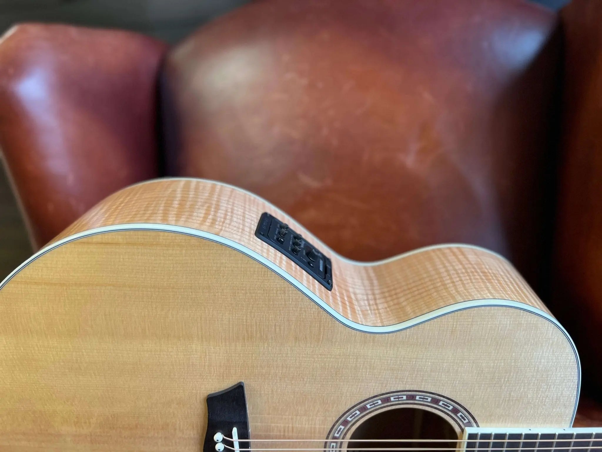 Washburn J40SCE - Jumbo - Natural Gloss Acoustic Guitar - Richards Guitars Of Stratford Upon Avon