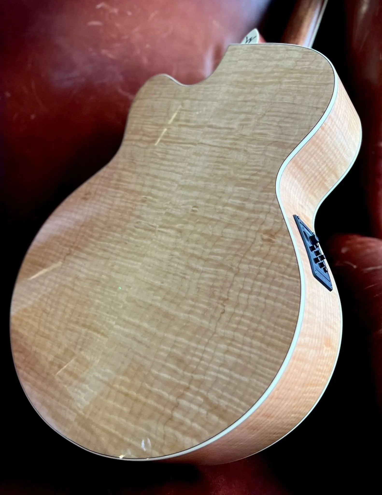 Washburn J40SCE - Jumbo - Natural Gloss Acoustic Guitar - Richards Guitars Of Stratford Upon Avon