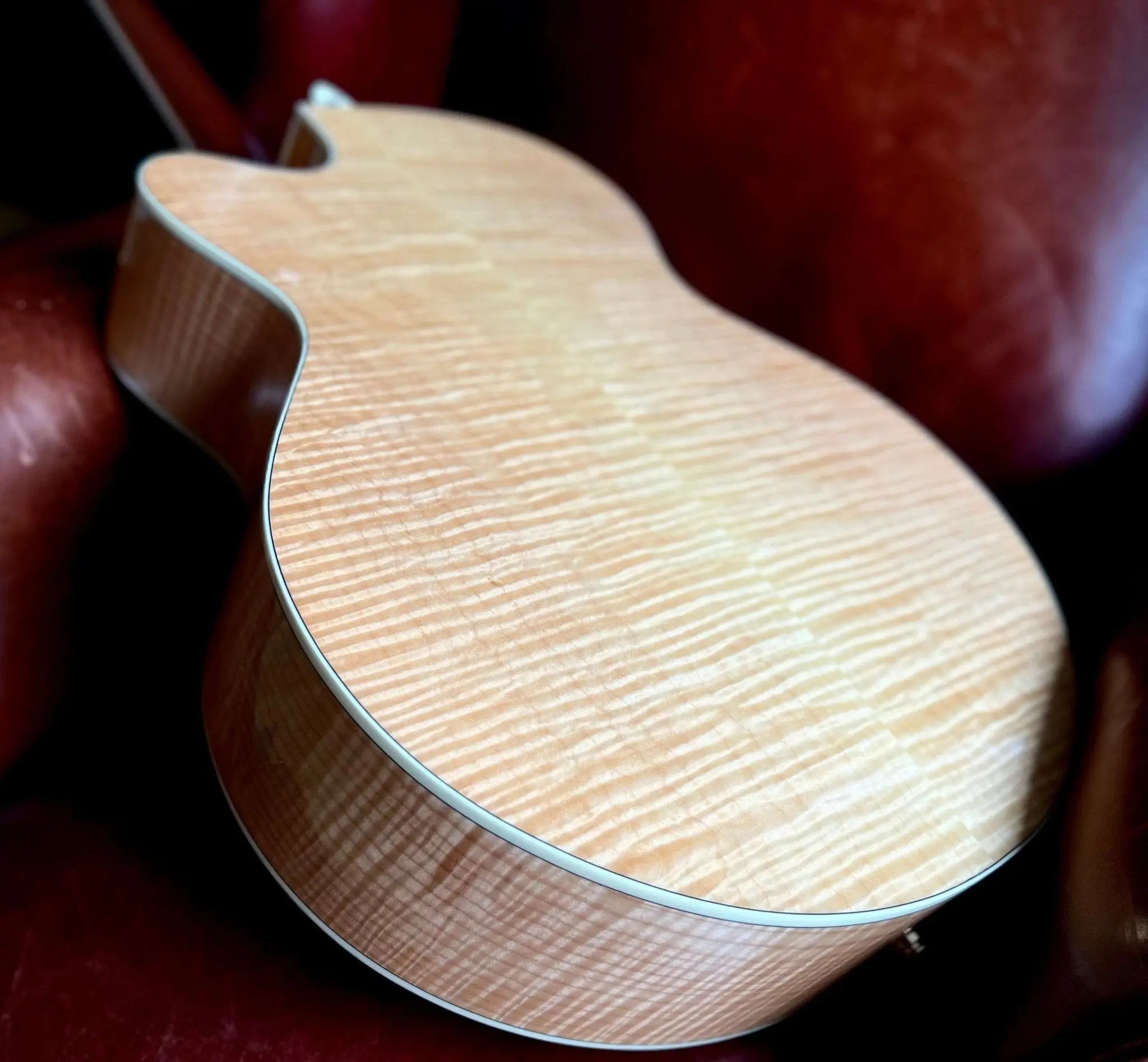 Washburn J40SCE - Jumbo - Natural Gloss Acoustic Guitar - Richards Guitars Of Stratford Upon Avon