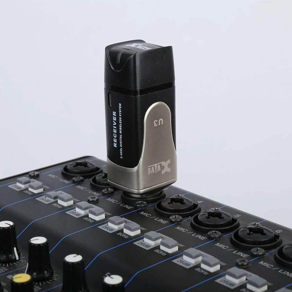 Xvive Microphone Wireless System ~ Receiver - Richards Guitars Of Stratford Upon Avon