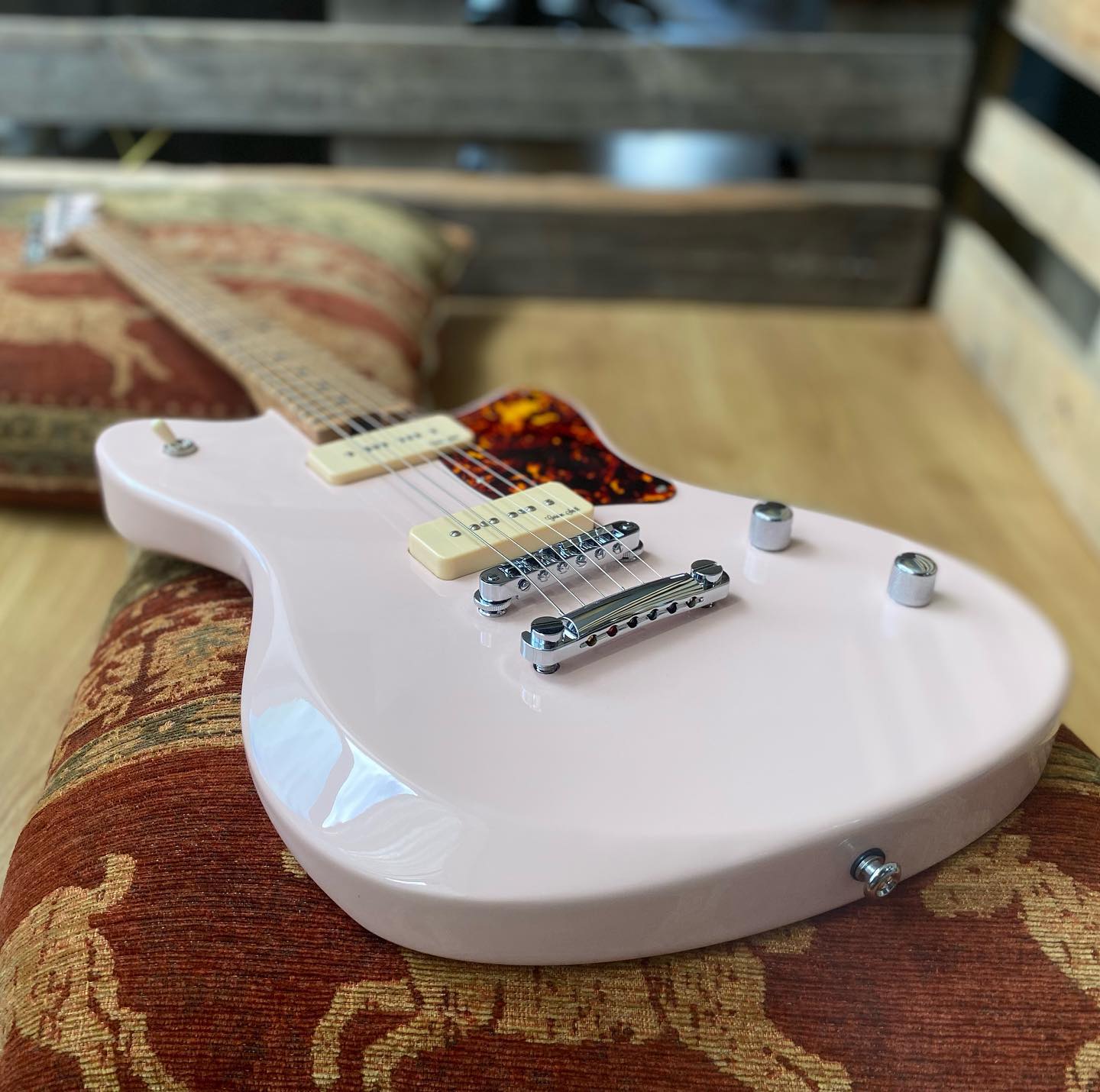 The #gordonsmithguit - Richards Guitars Of Stratford Upon Avon