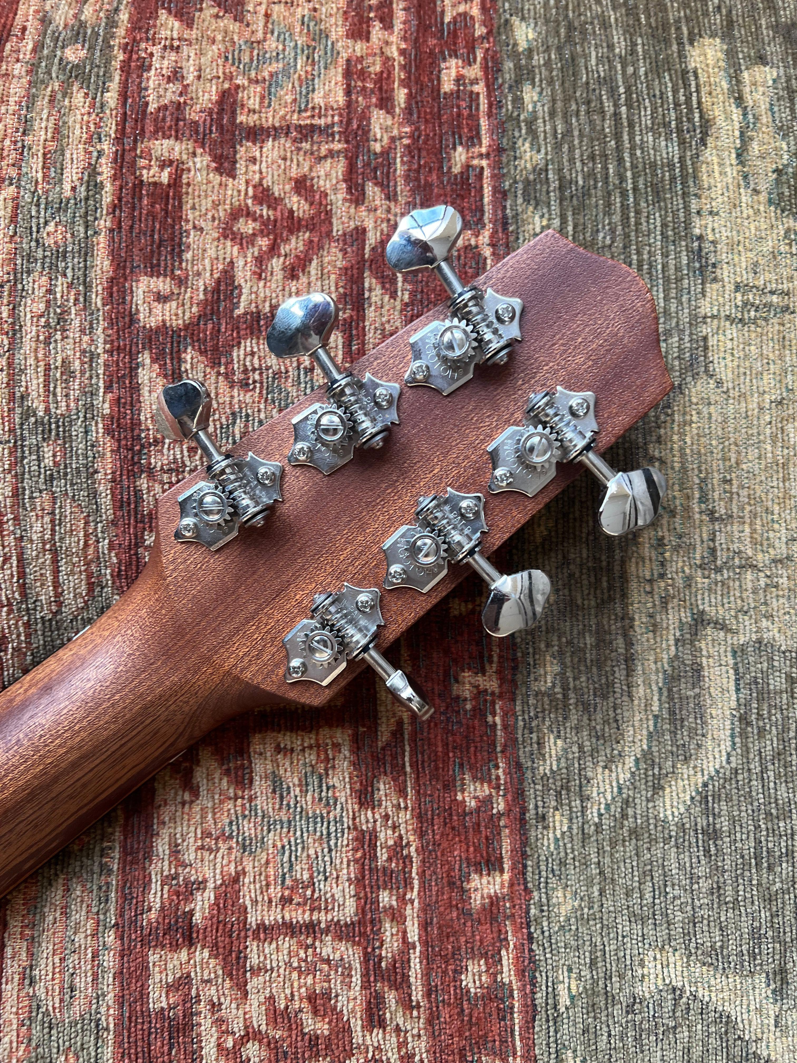 Dowina Pure BV, Guitarra Acústica en venta en Richards Guitars.