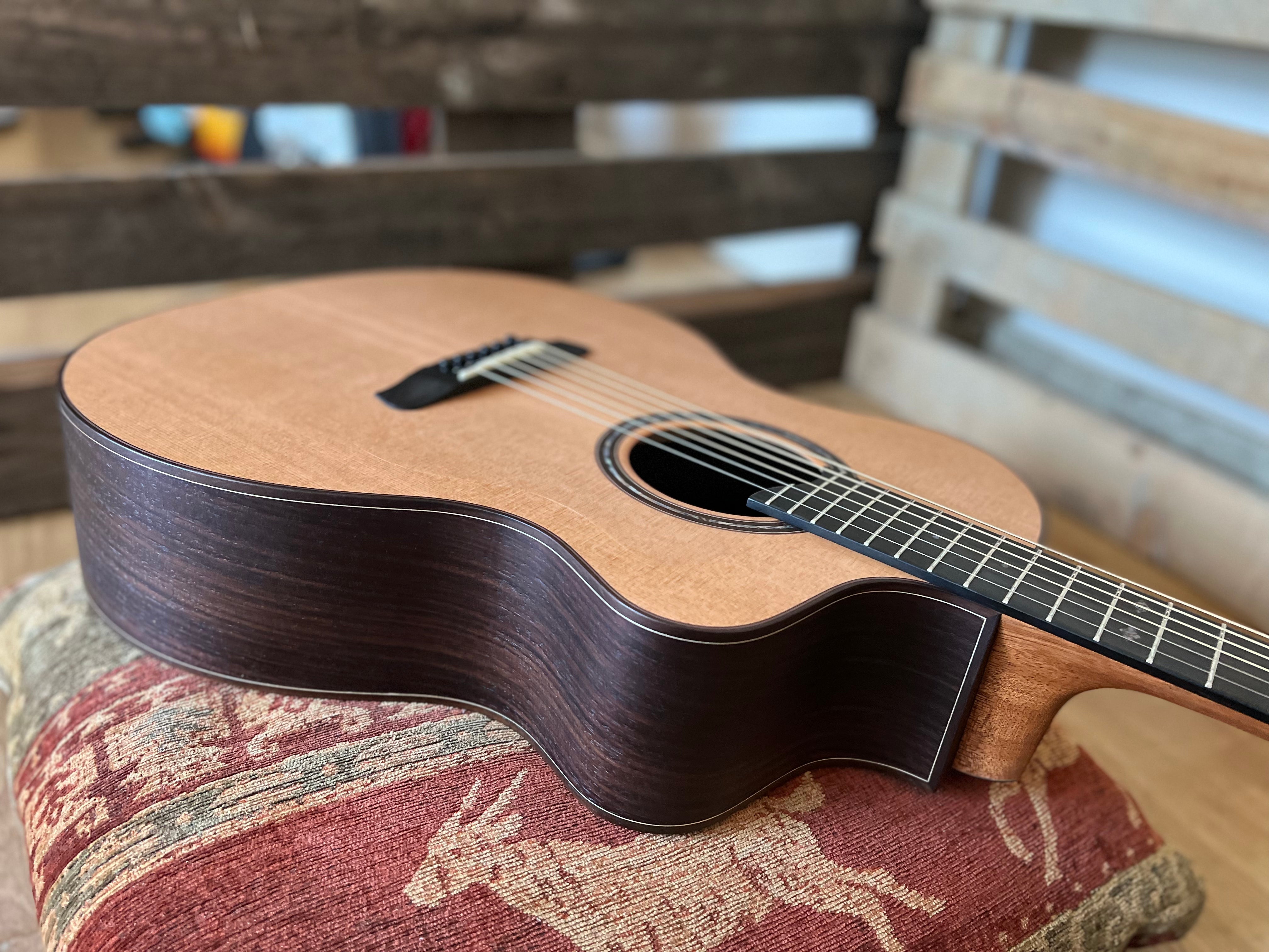 Dowina Rosewood GAC, Guitarra Acústica en venta en Richards Guitars.