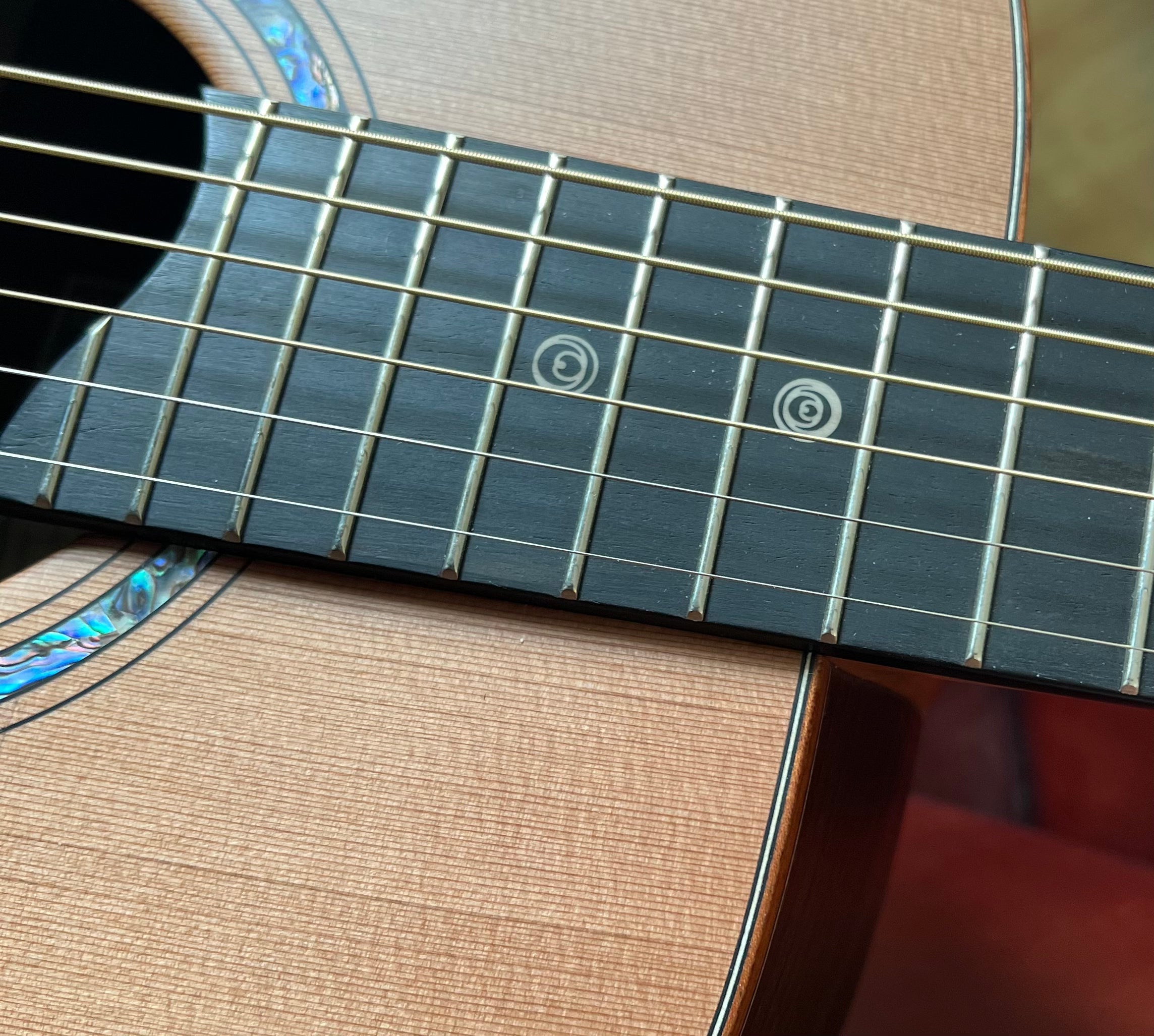 Guitarra Acústica Dowina Rosewood OMG AURA Masters . Guitarra Acústica OM Body, Guitarra Acústica en venta en Richards Guitars.