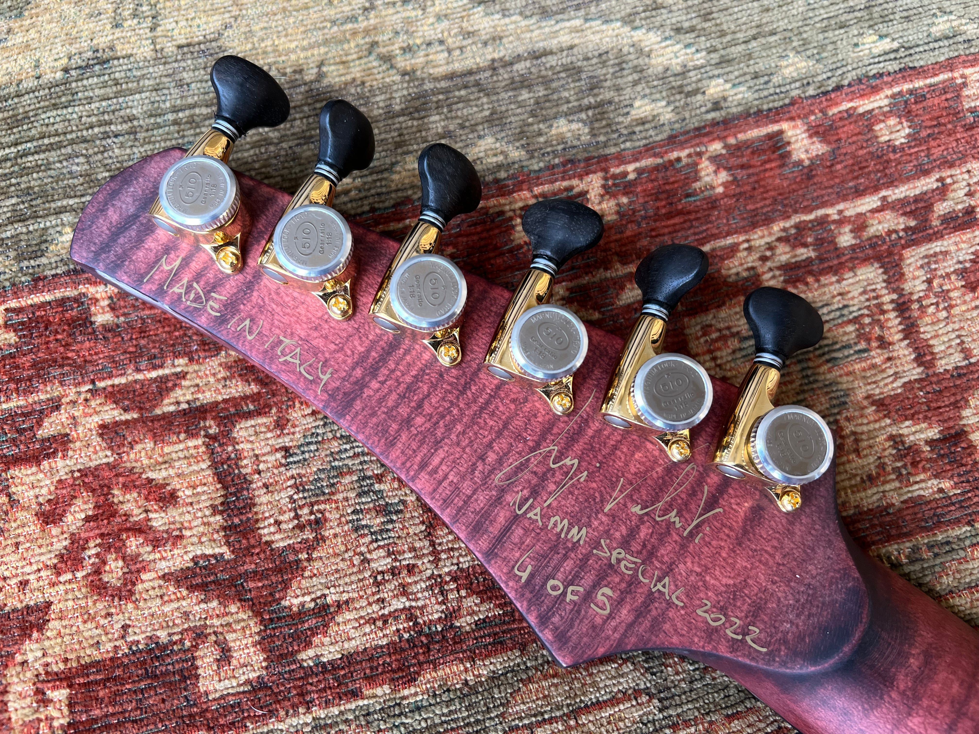 Valenti Nebula Carved, Guitarra eléctrica en venta en Richards Guitars.