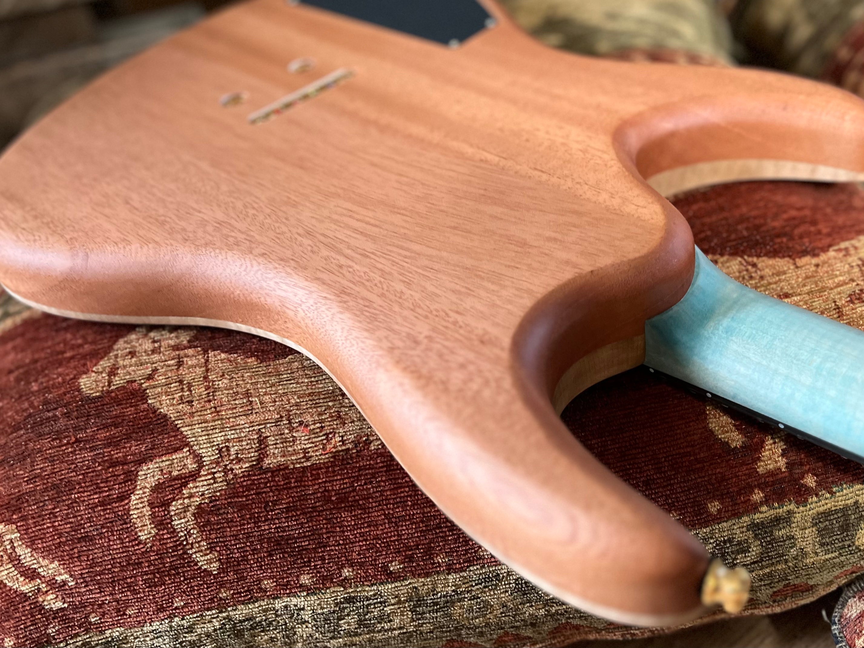 Valenti Nebula Carved Semi Hollow P90, Guitarra Eléctrica en venta en Richards Guitars.