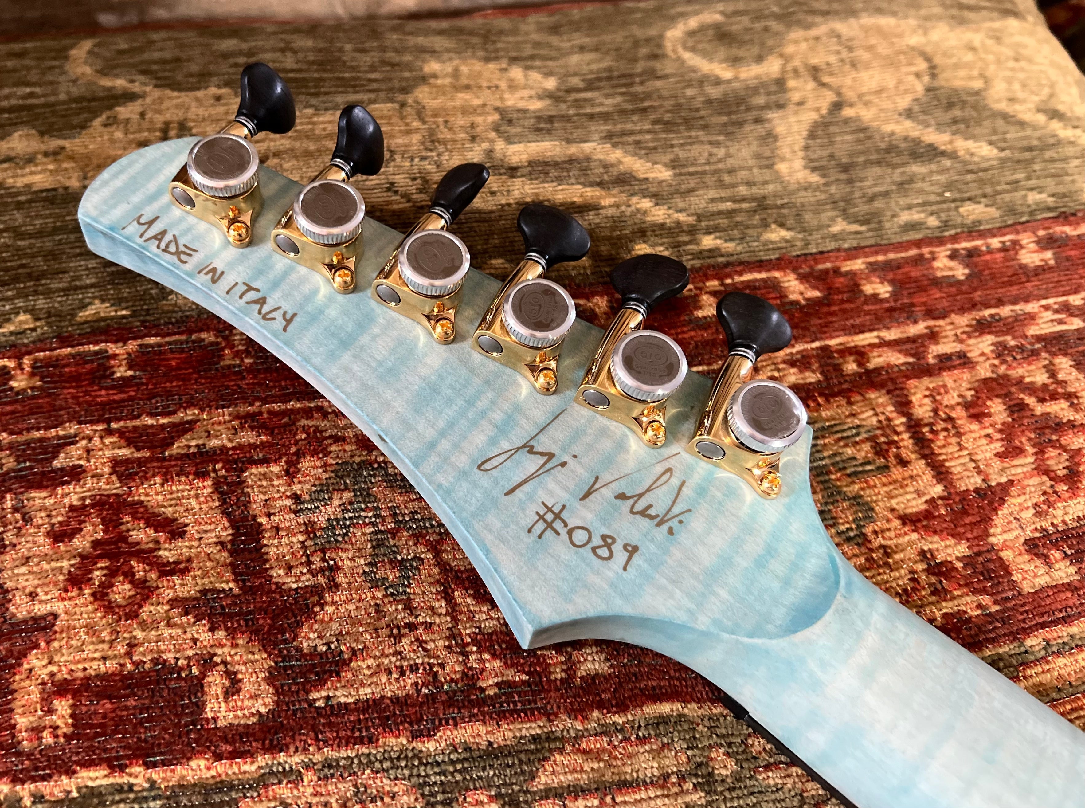 Valenti Nebula Carved Semi Hollow P90, Guitarra Eléctrica en venta en Richards Guitars.