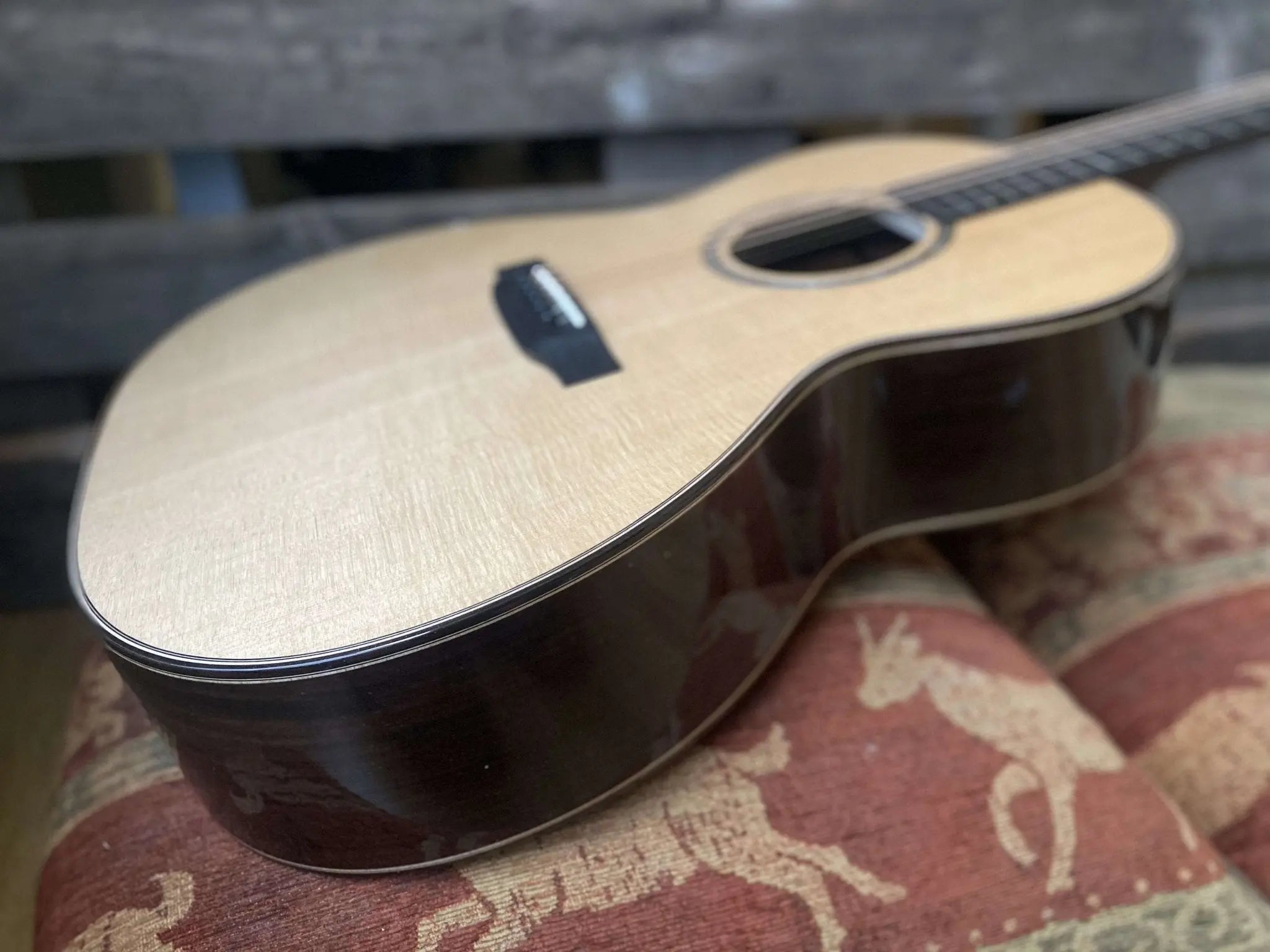 Auden Artist 45 Chester Full Body Spruce/Rosewood Full Body. - Richards Guitars Of Stratford Upon Avon