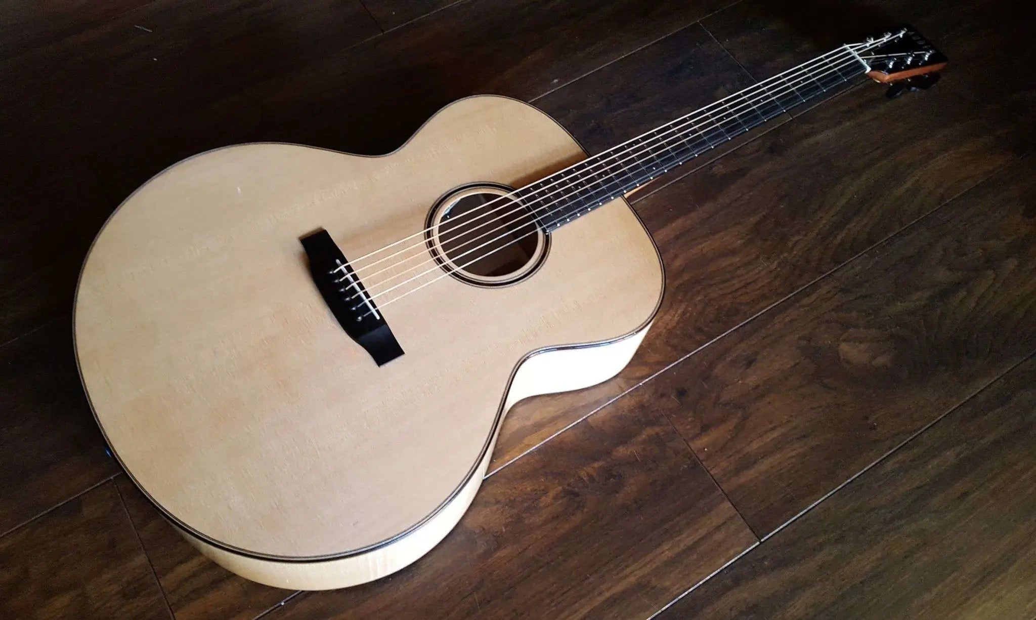 AUDEN MAPLE SERIES – GRACE JUMBO - Richards Guitars Of Stratford Upon Avon