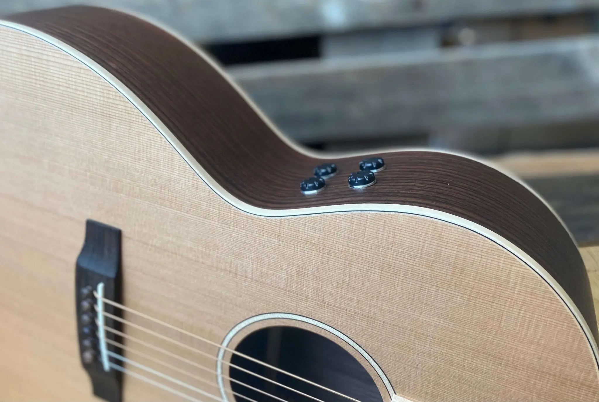 Auden Neo 45 Chester Cedar/Rosewood Full body. - Richards Guitars Of Stratford Upon Avon