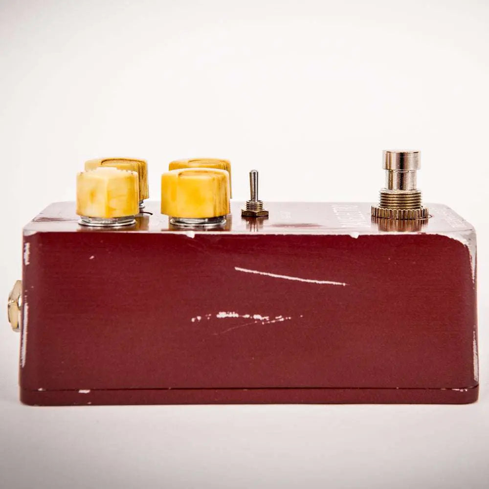 Danelectro 'Eisenhower Fuzz' Pedal - Richards Guitars Of Stratford Upon Avon